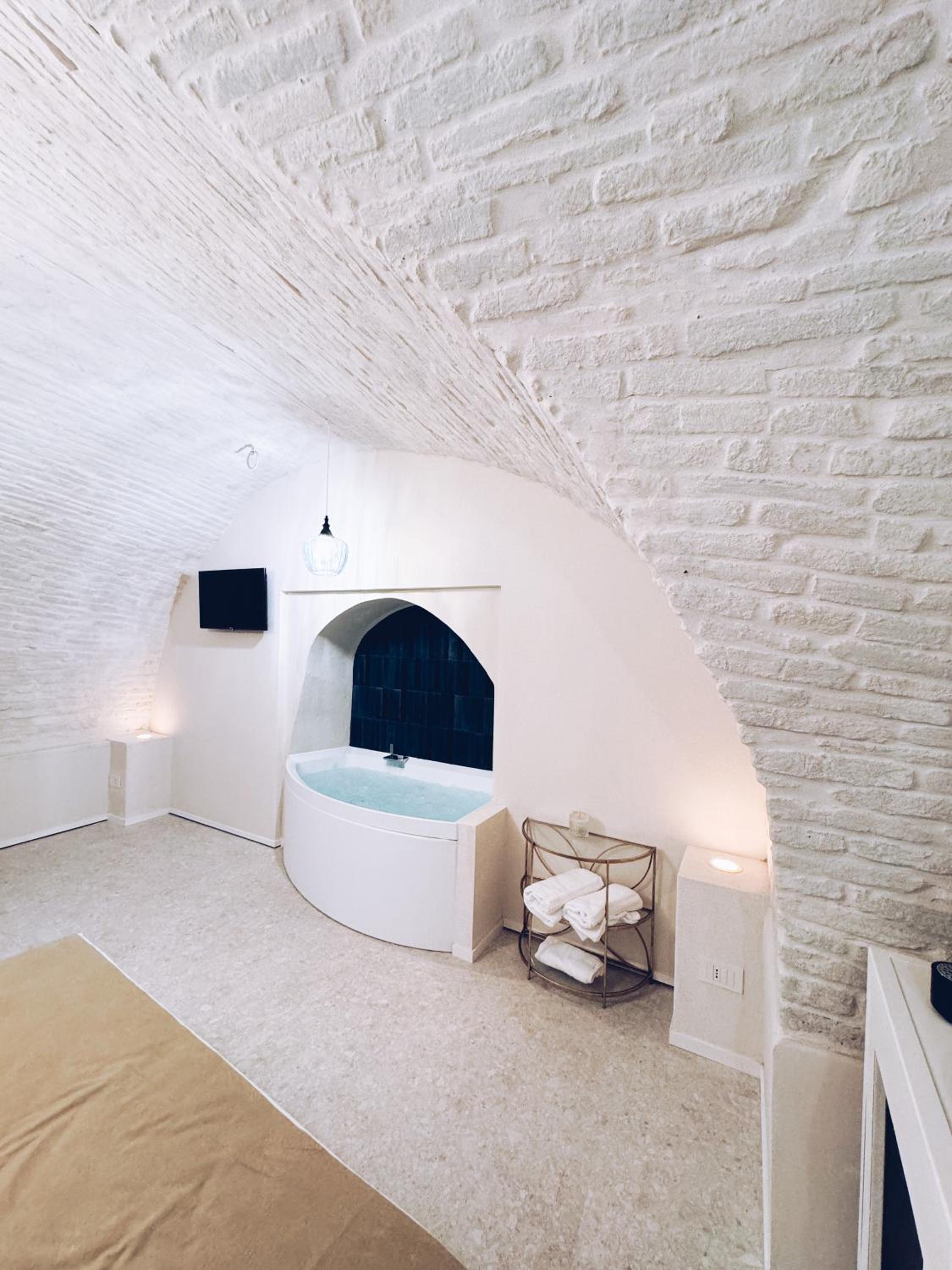 Double Room with Spa Bath photo 1