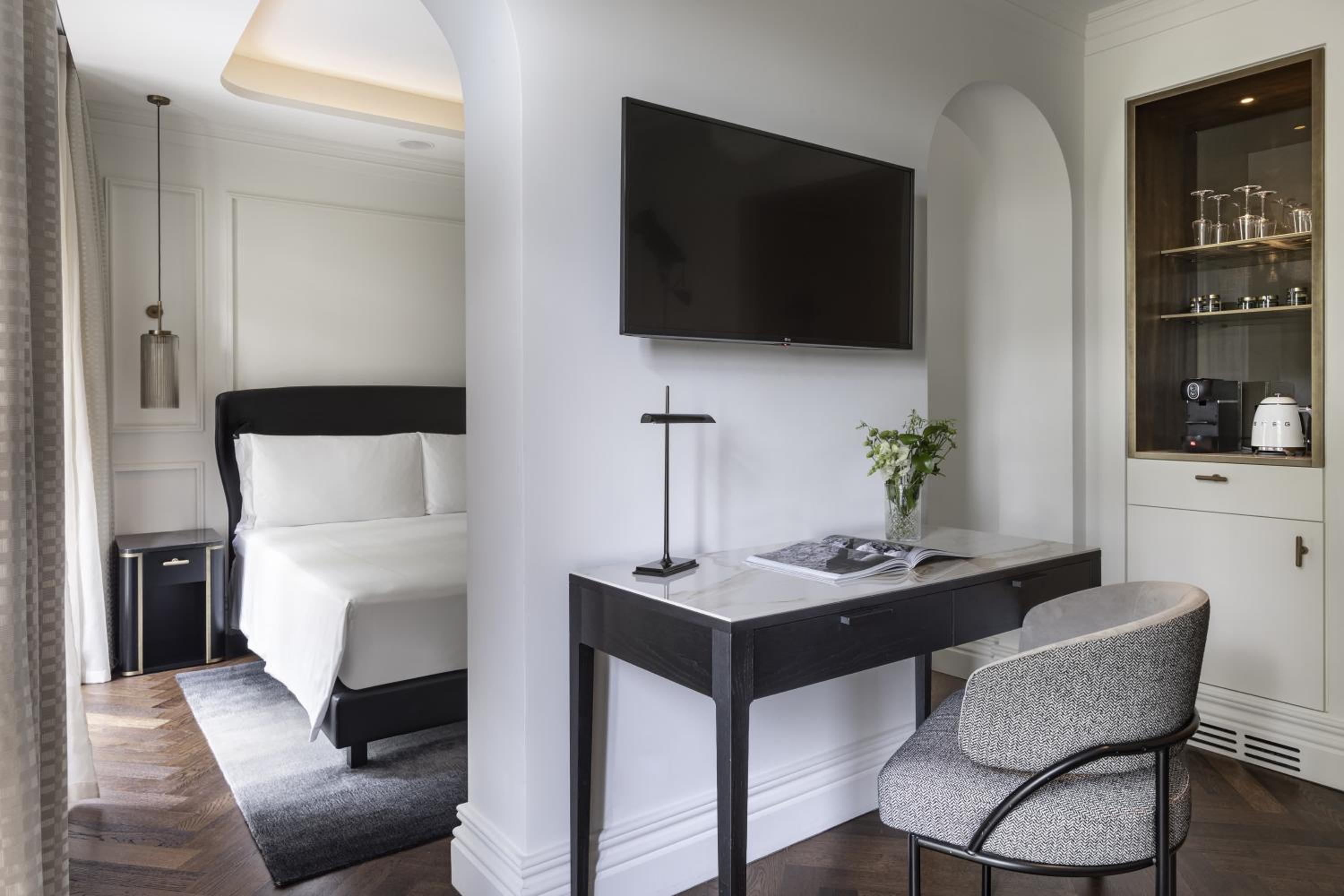 Junior King Suite with Sofa Bed and View