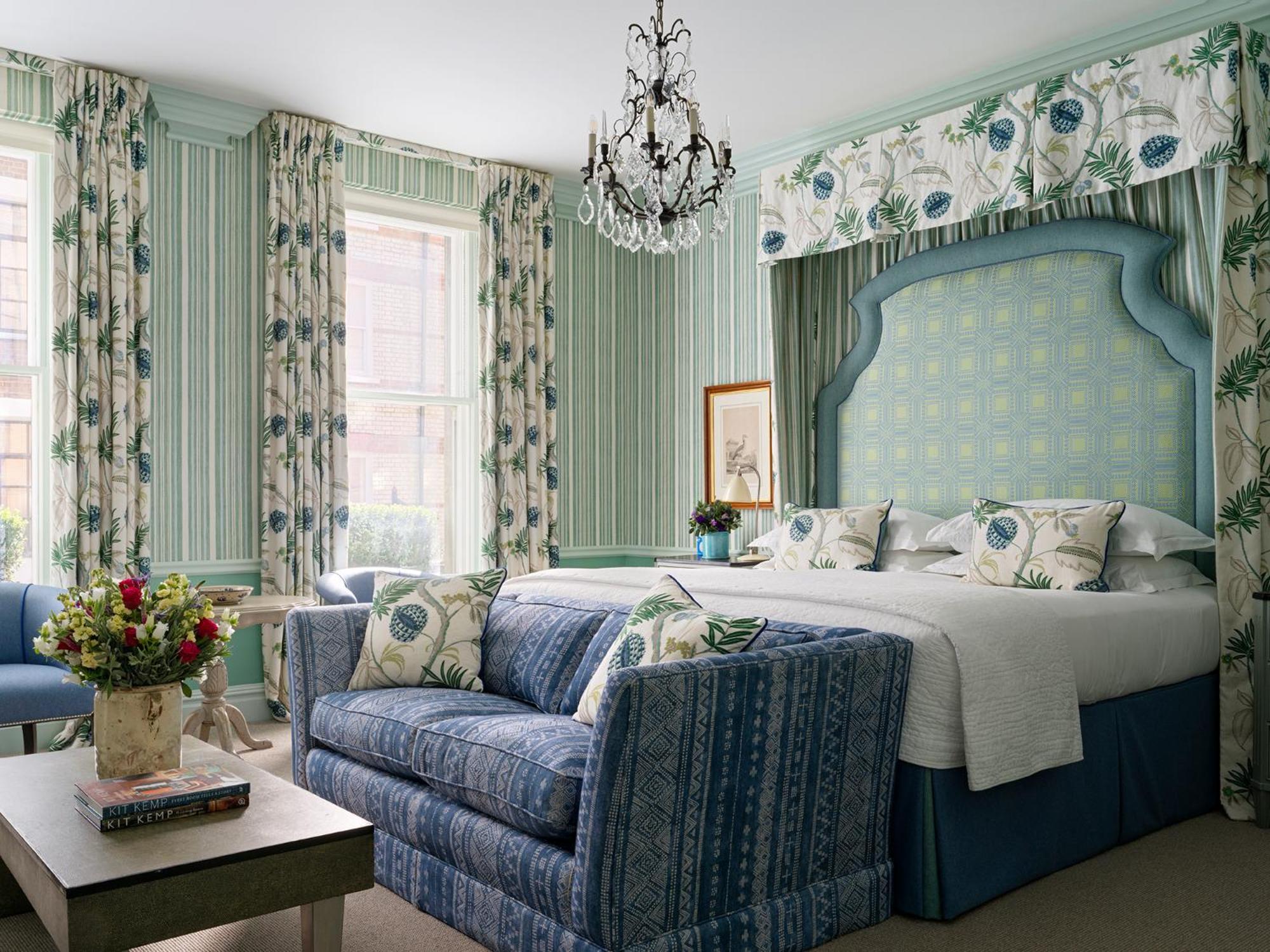 Deluxe Junior Suite photo 3