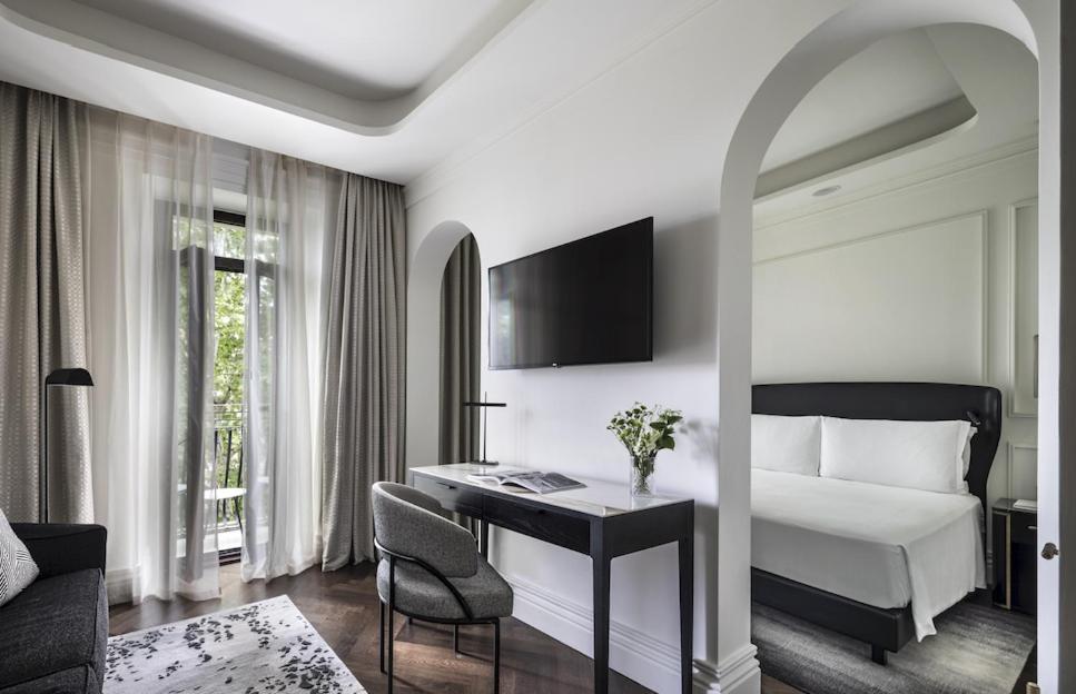 Junior King Suite with Sofa Bed and Balcony - View thumbnail 5