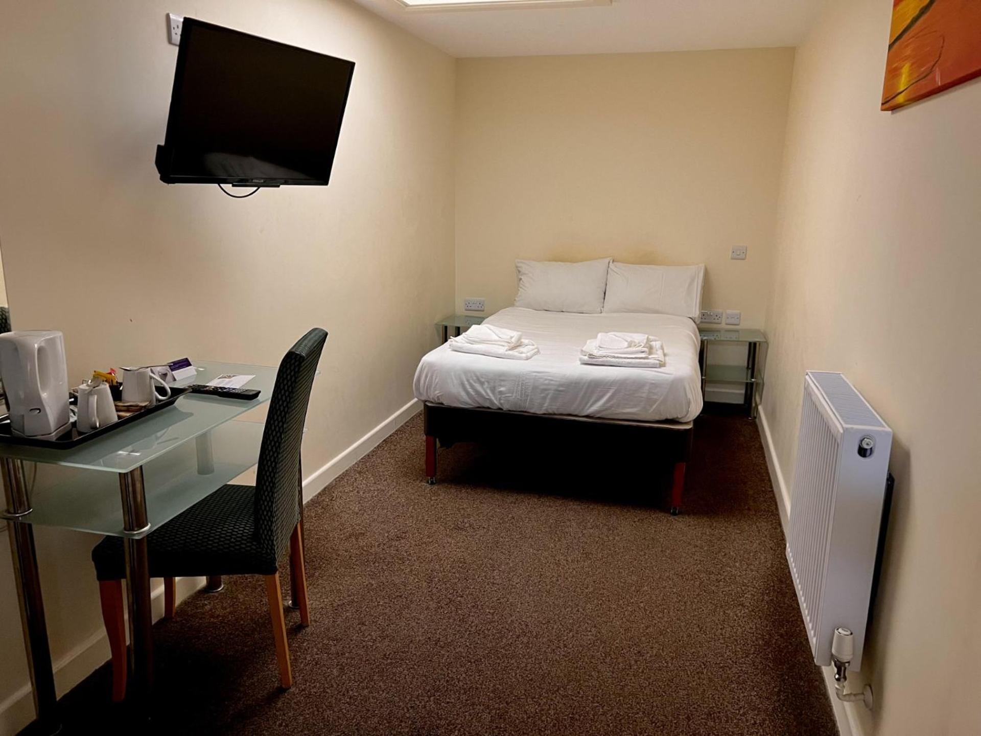 Small Double Room Without Window - Photo 4