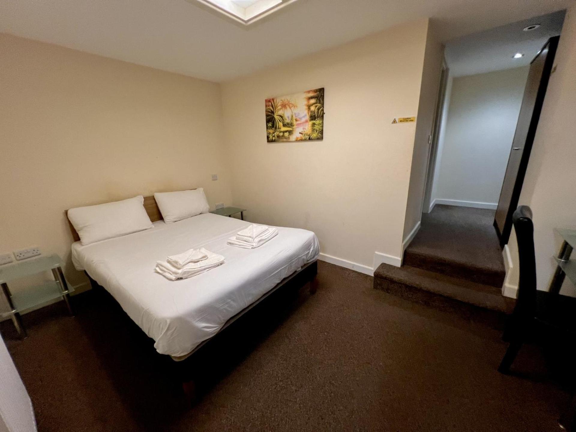 Small Double Room Without Window - Photo 3