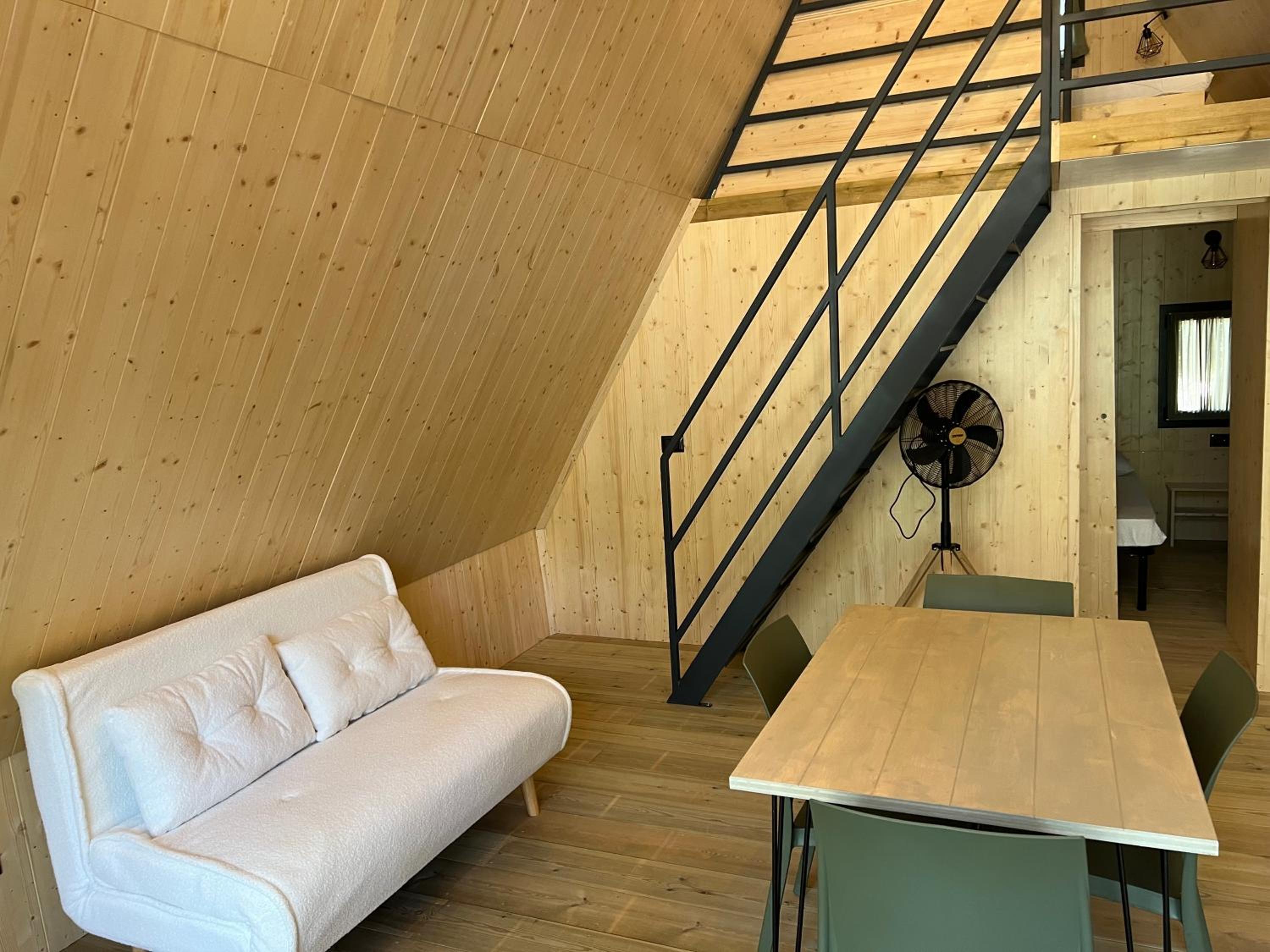 两卧室小屋