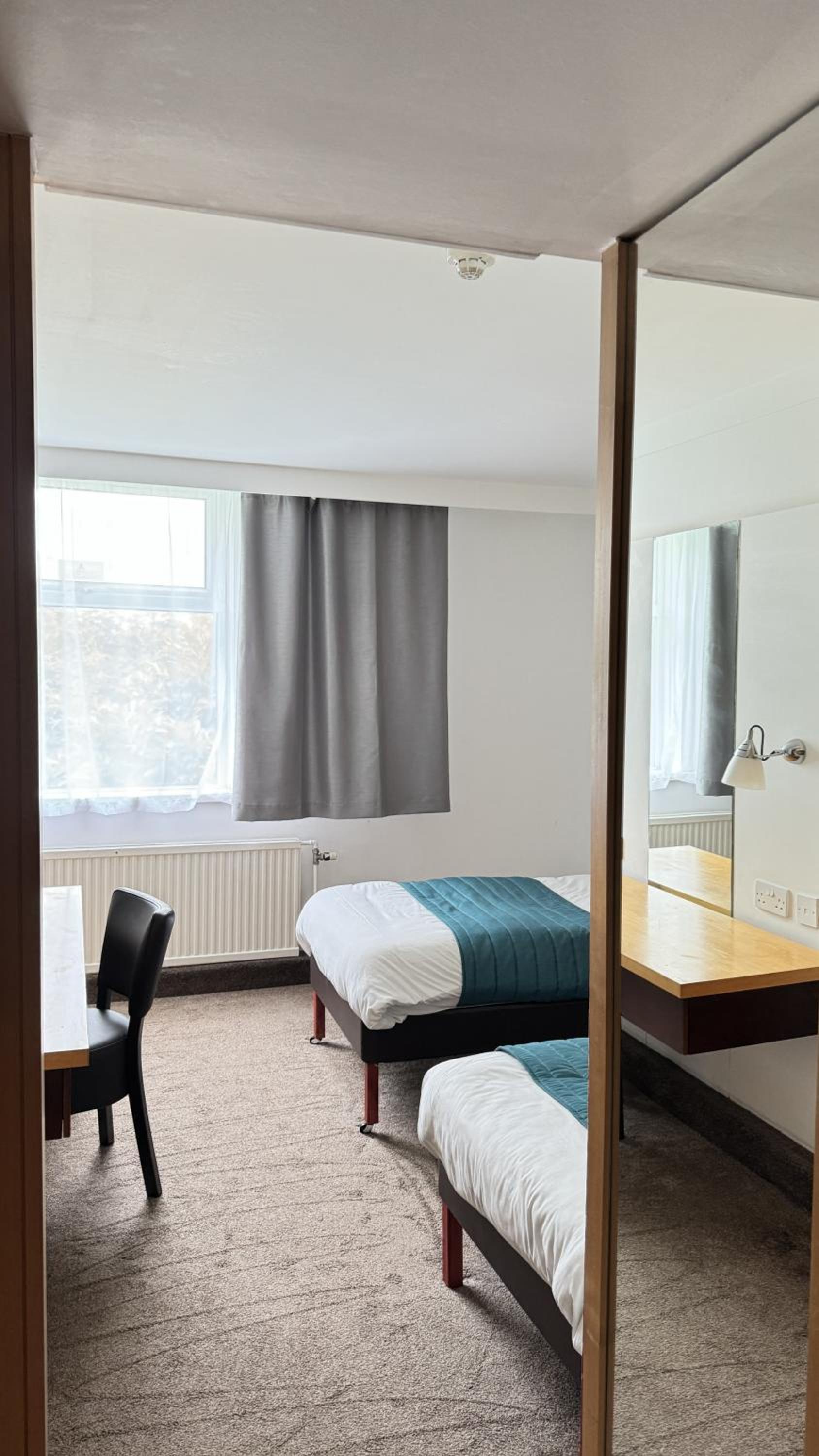Twin Room - Photo 2