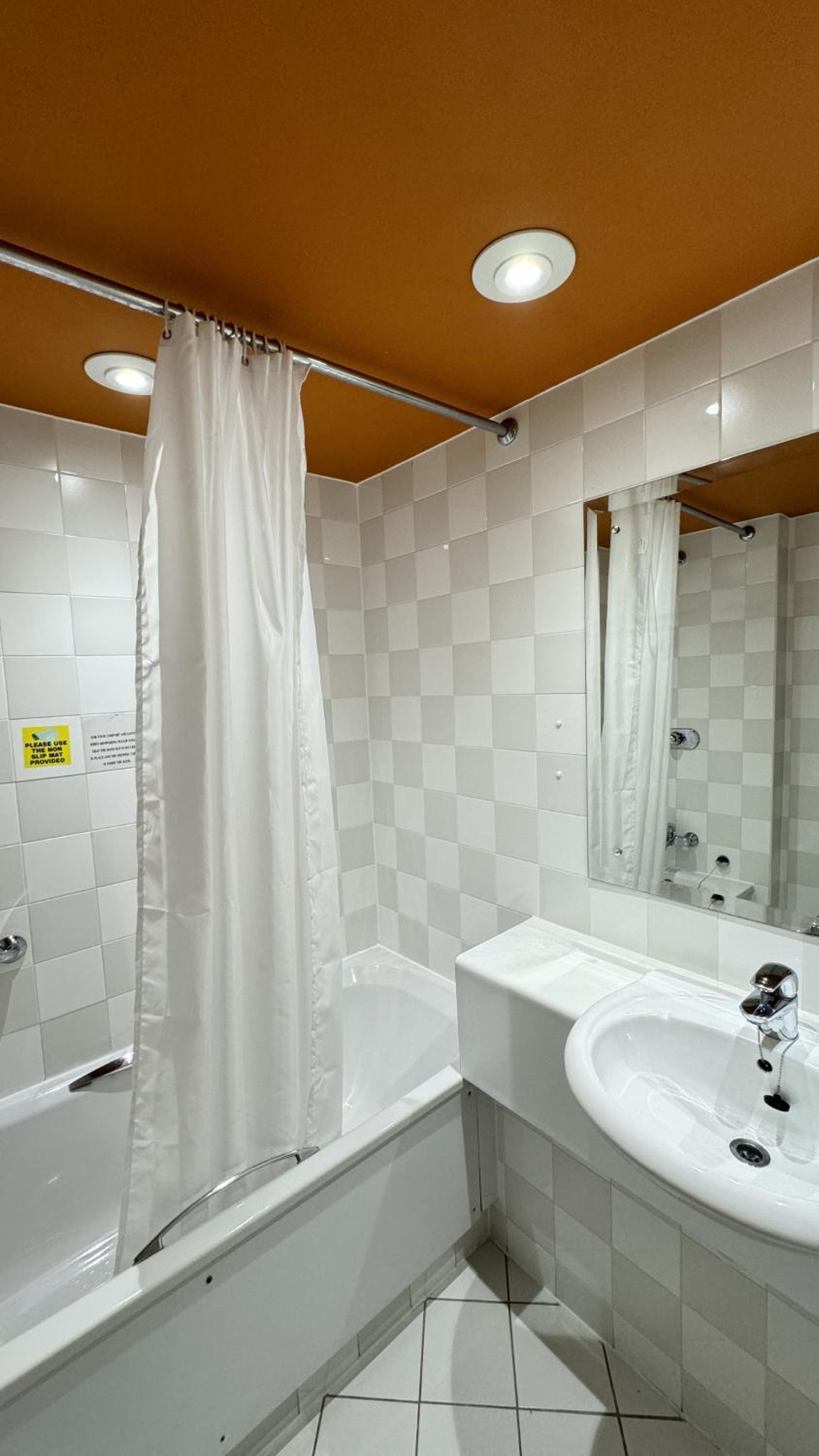 Twin Room - Photo 3