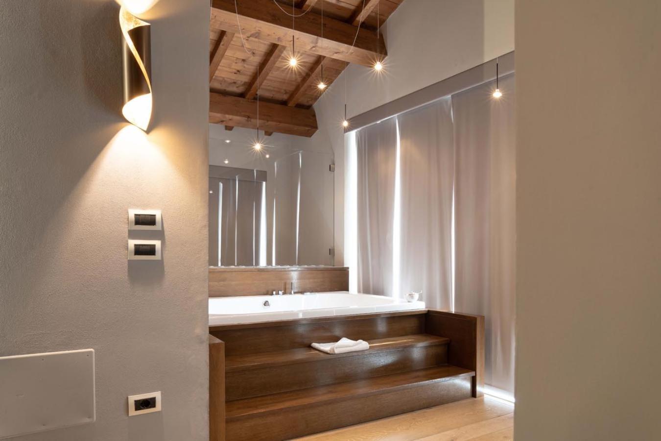 Suite with Pool View - Photo 10