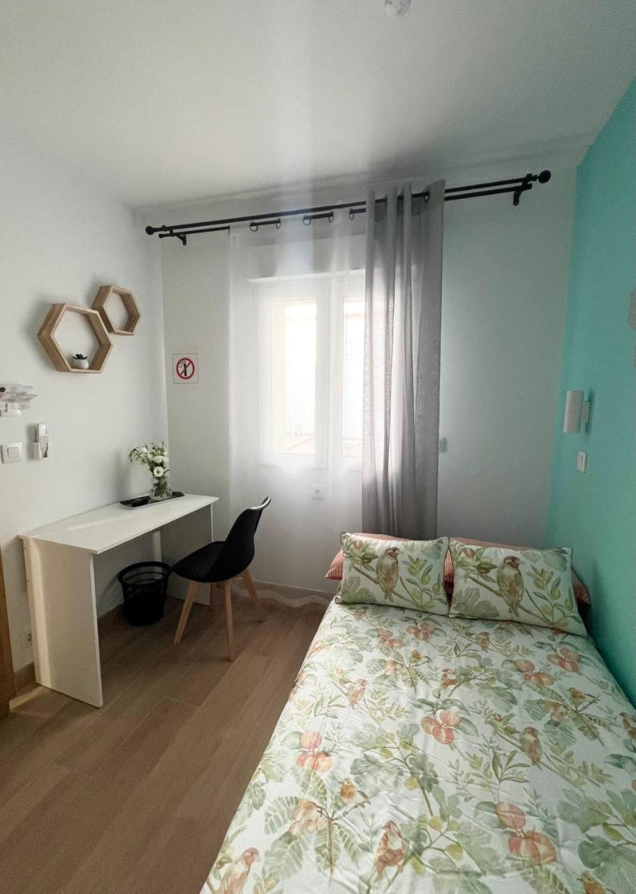 Habitación individual con baño compartido