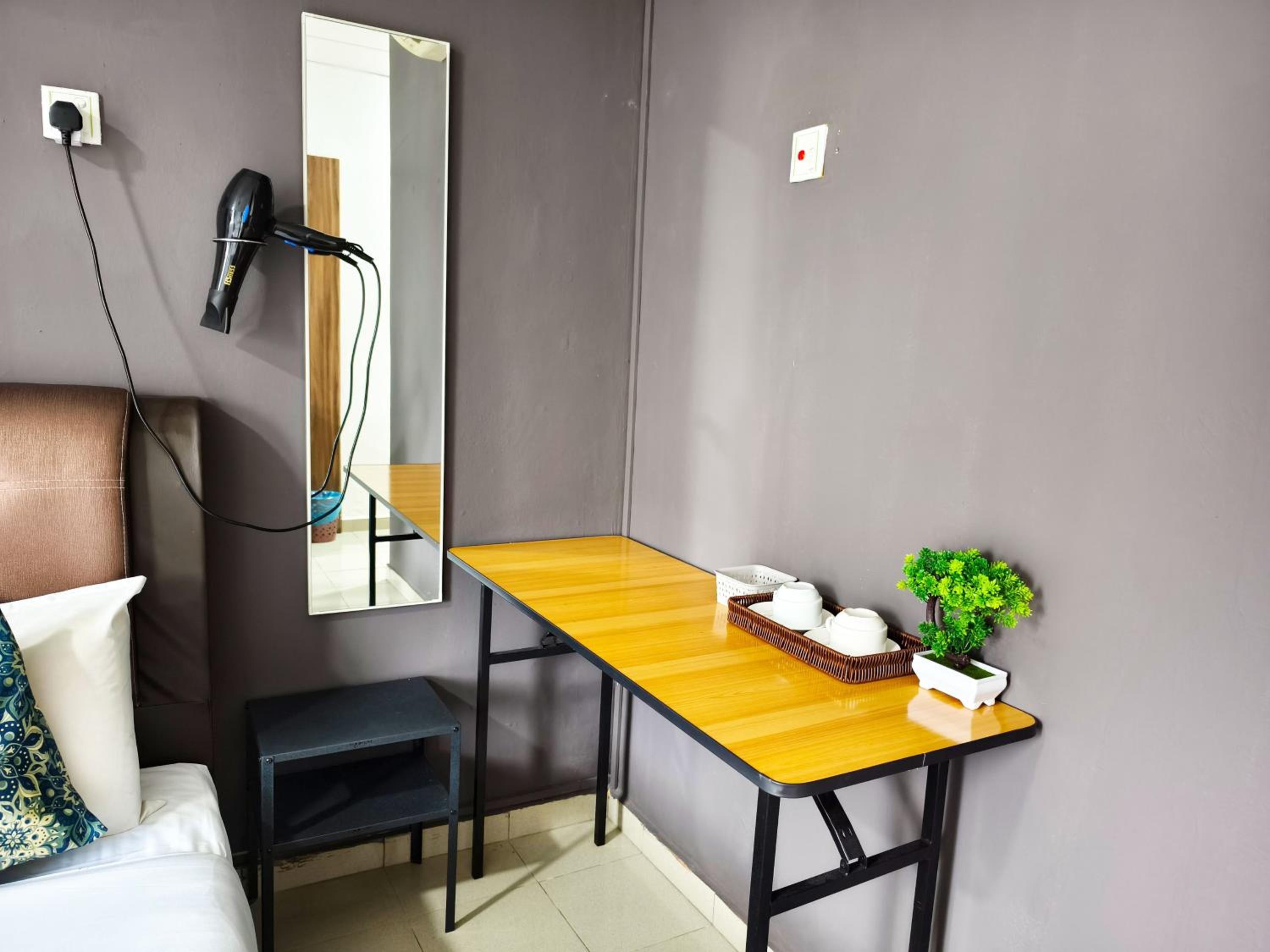 Twin Room with City View - Photo 10