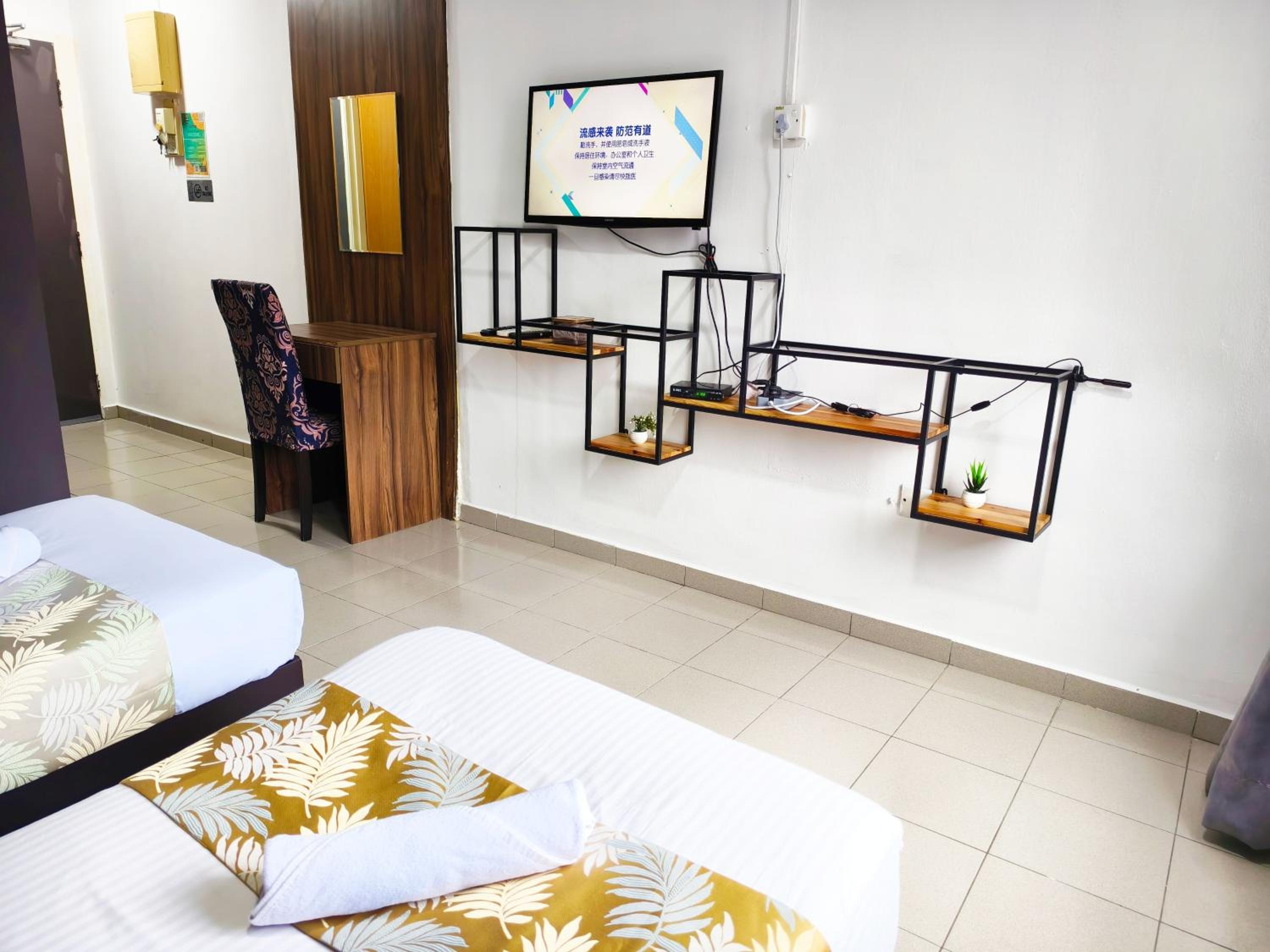 Twin Room with City View - Photo 11
