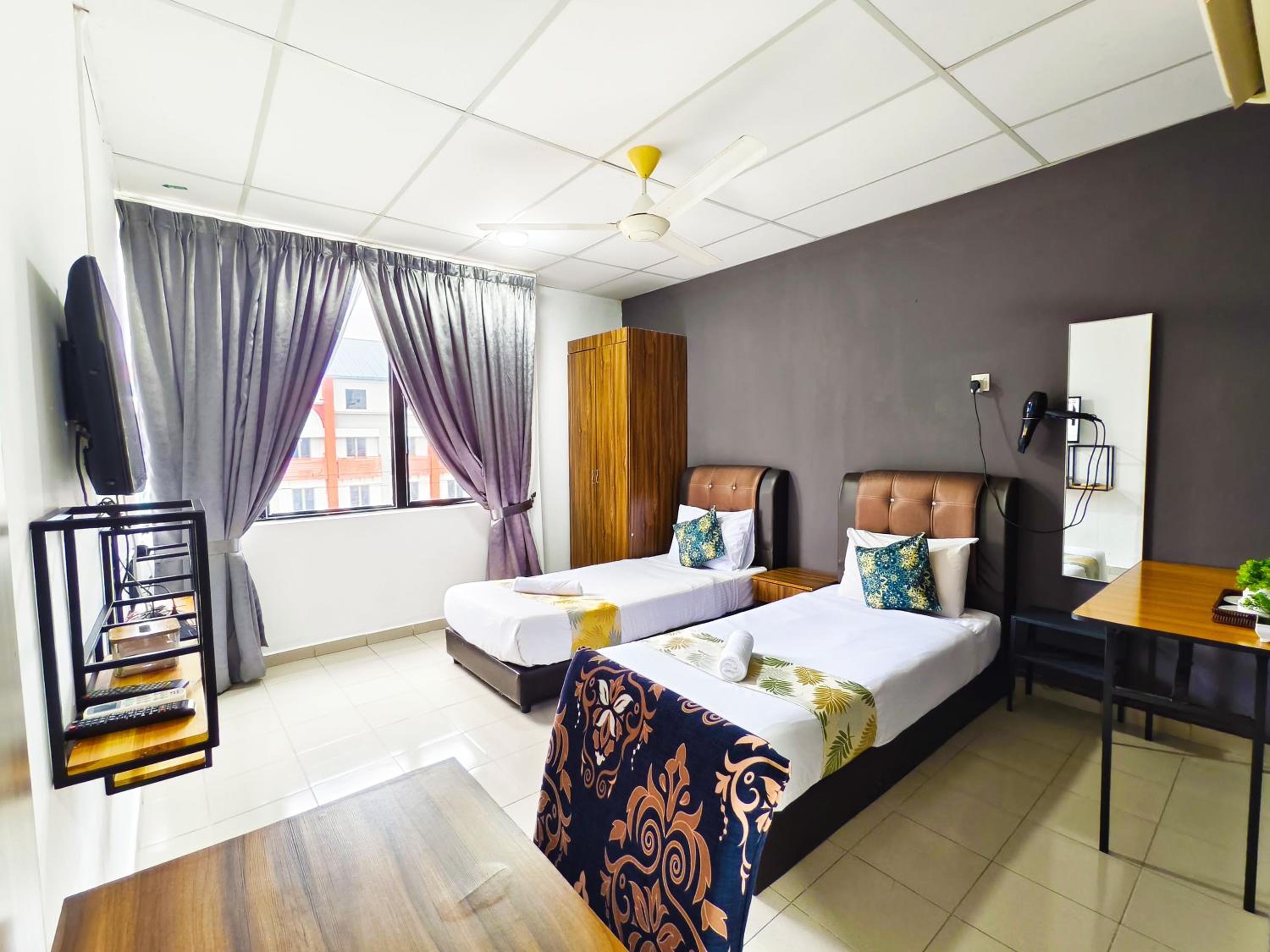 Twin Room with City View - Photo 1