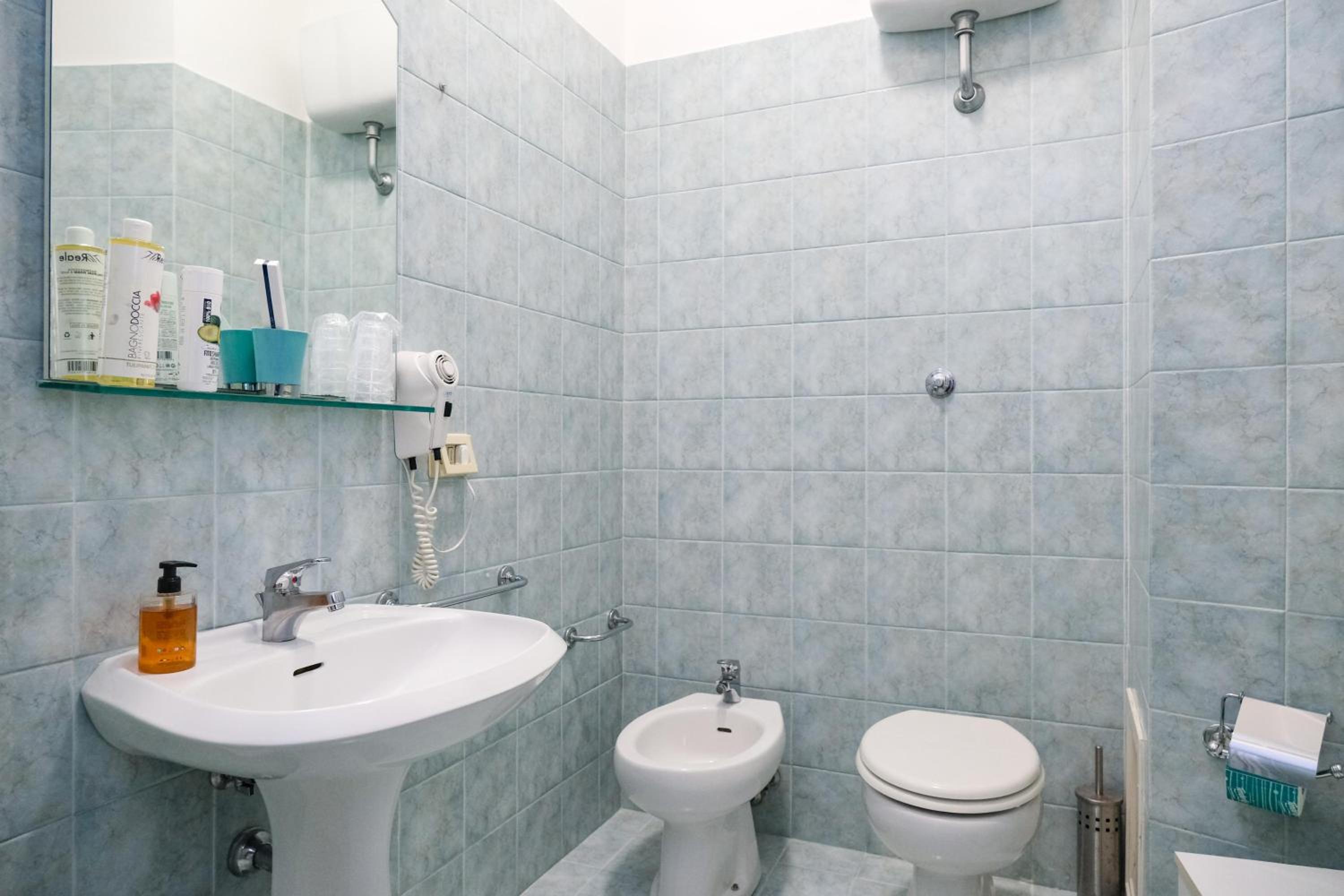 Double Room with Private Bathroom photo 2