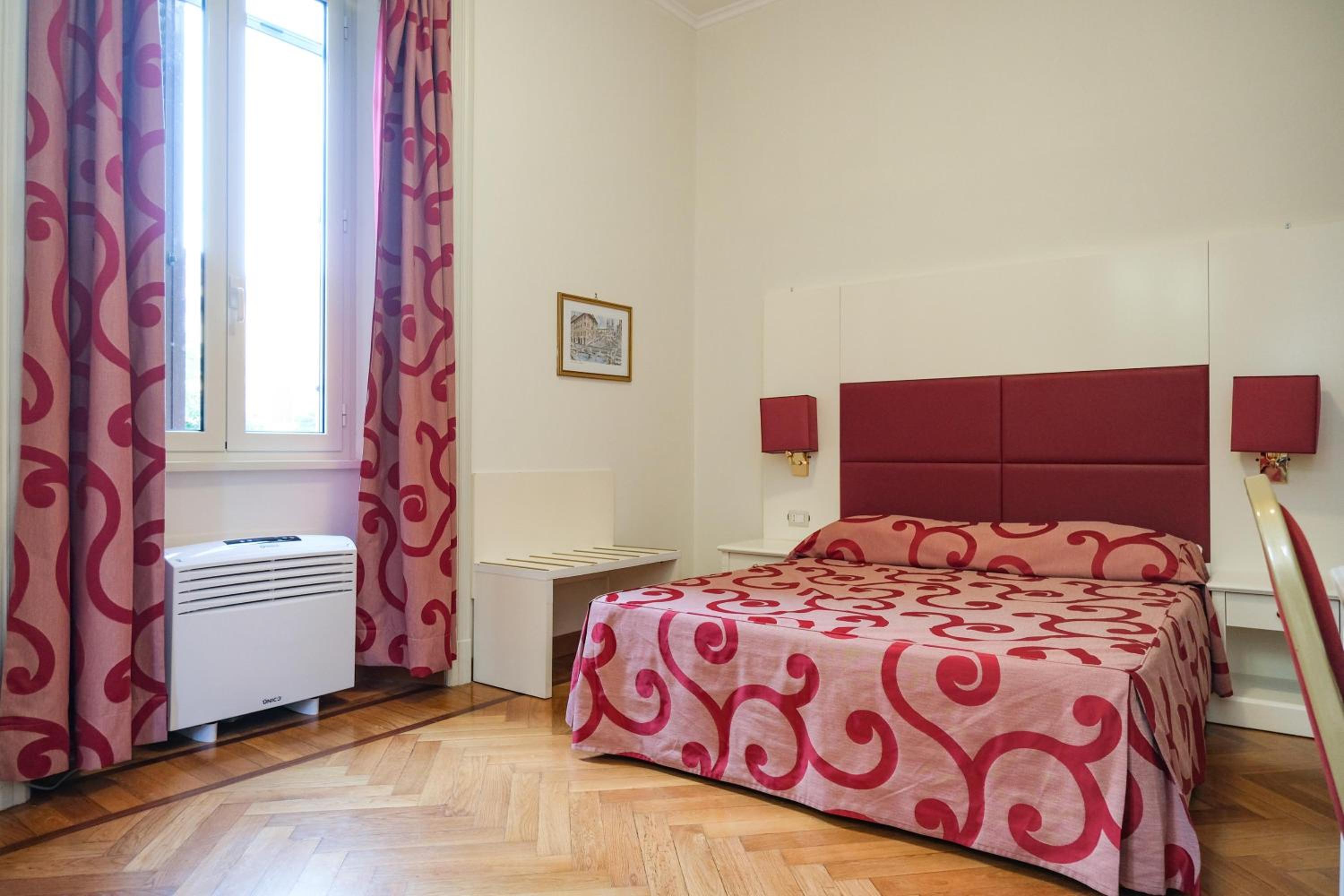 Double Room with Private Bathroom photo 3