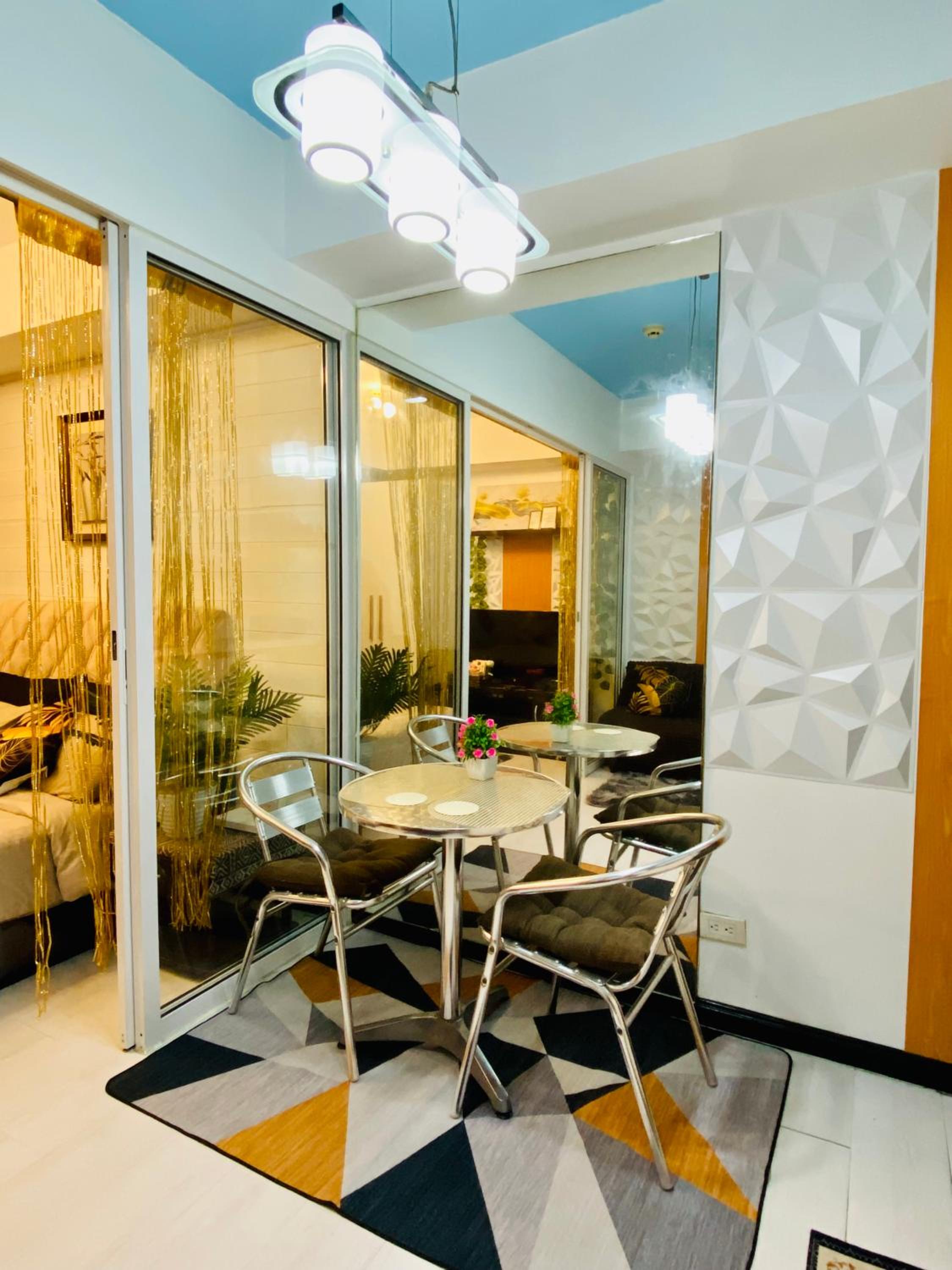 Queen Room with Pool View