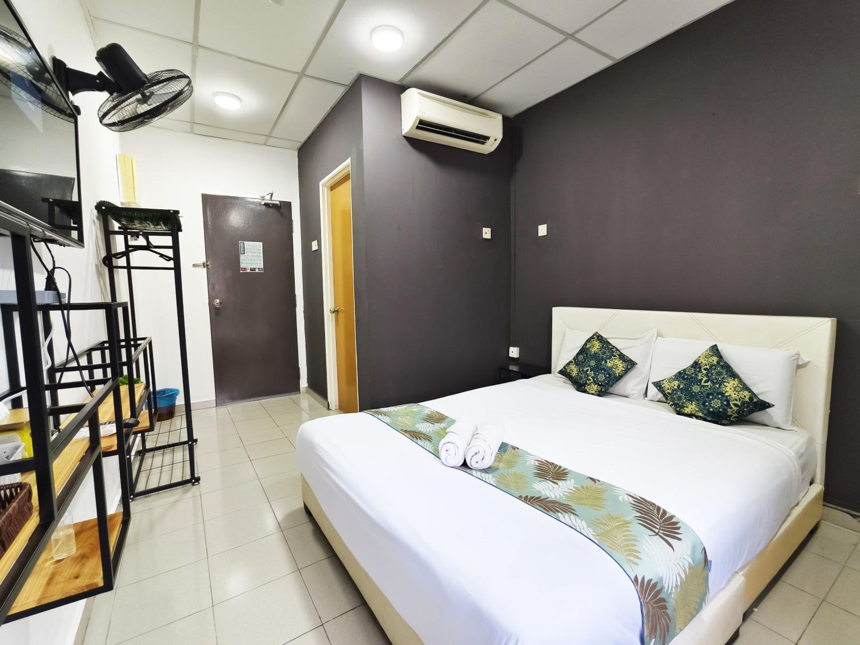 Double Room - Photo 5