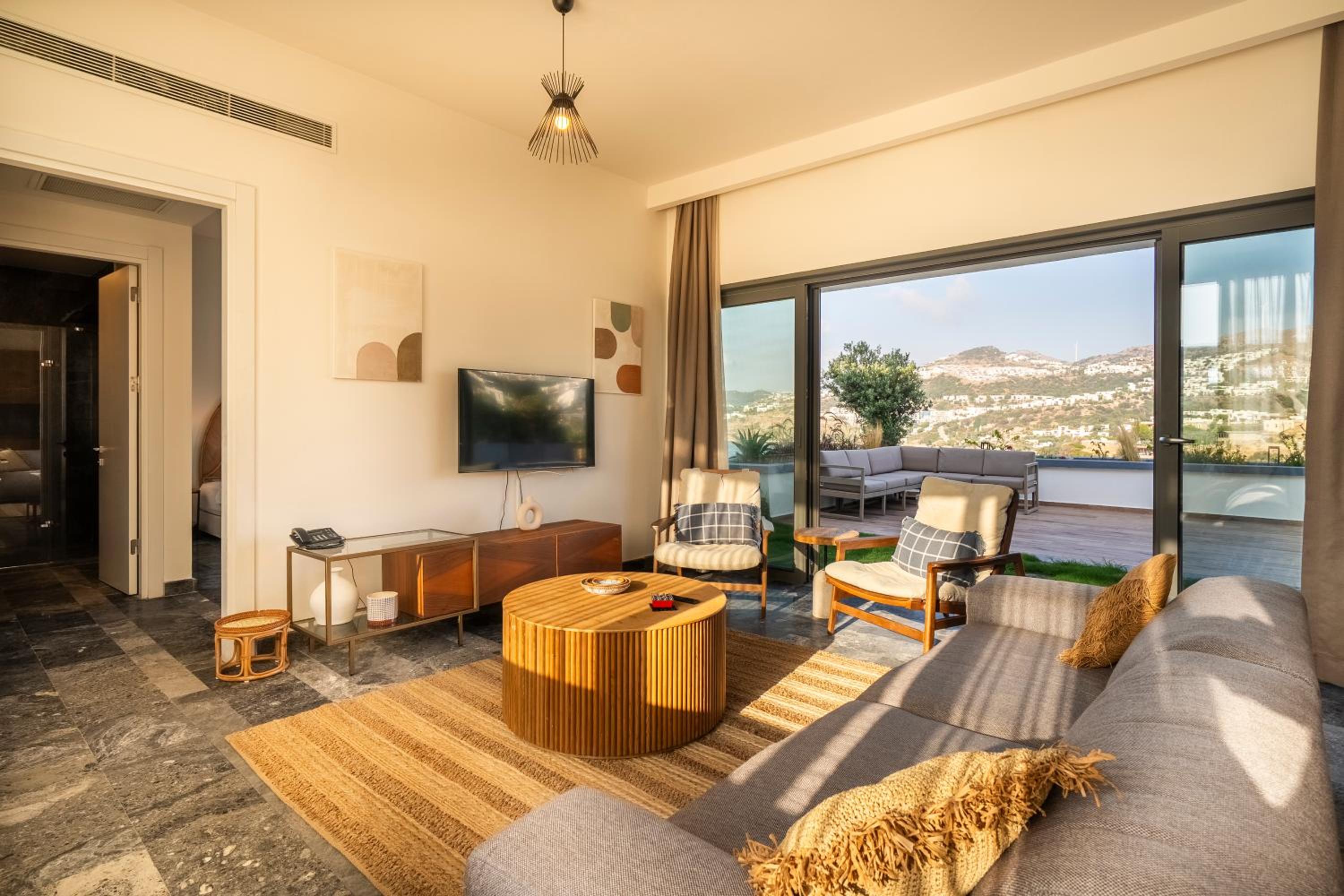 Three-Bedroom Villa photo 1