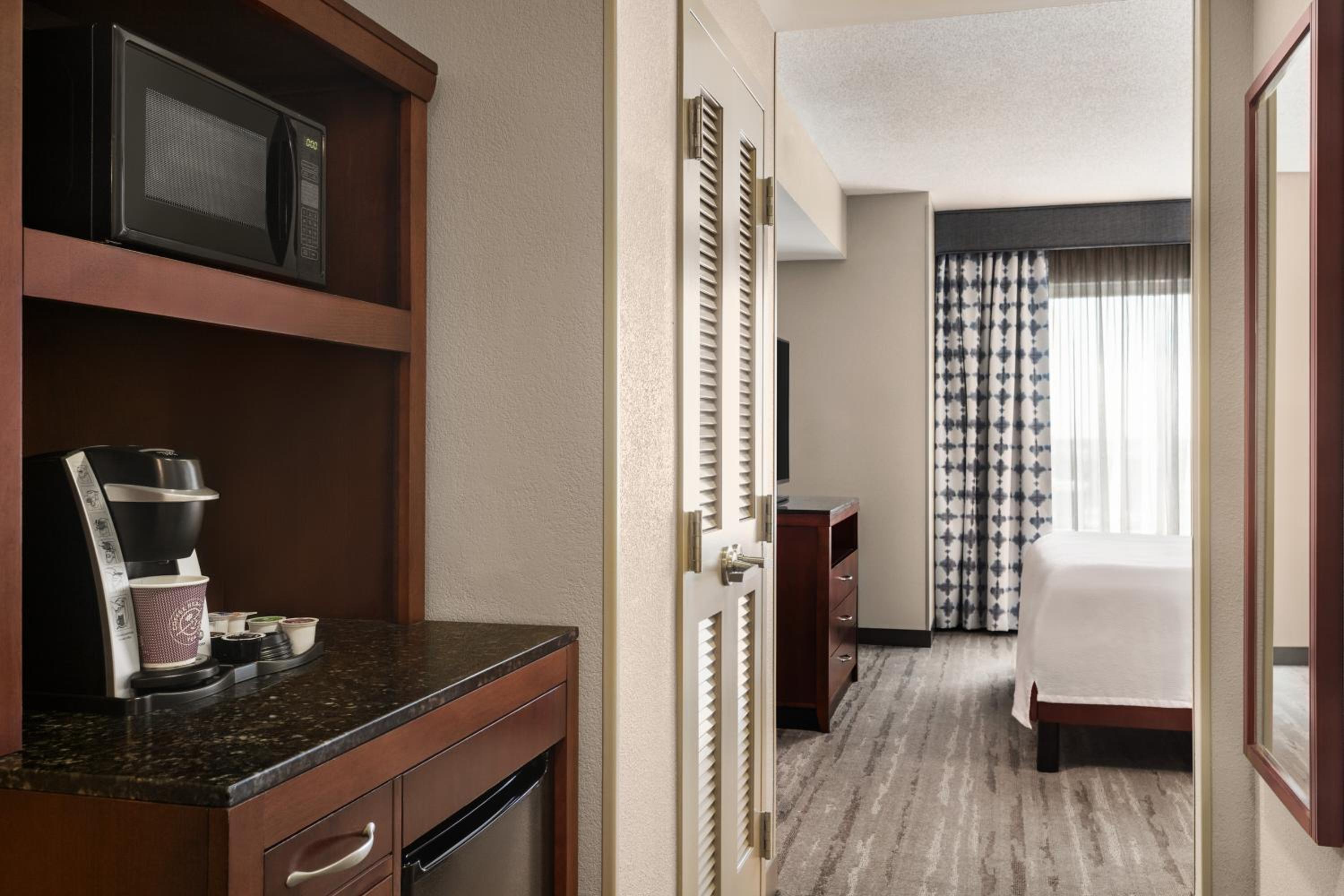Junior King Suite with Seating Area - Photo 3