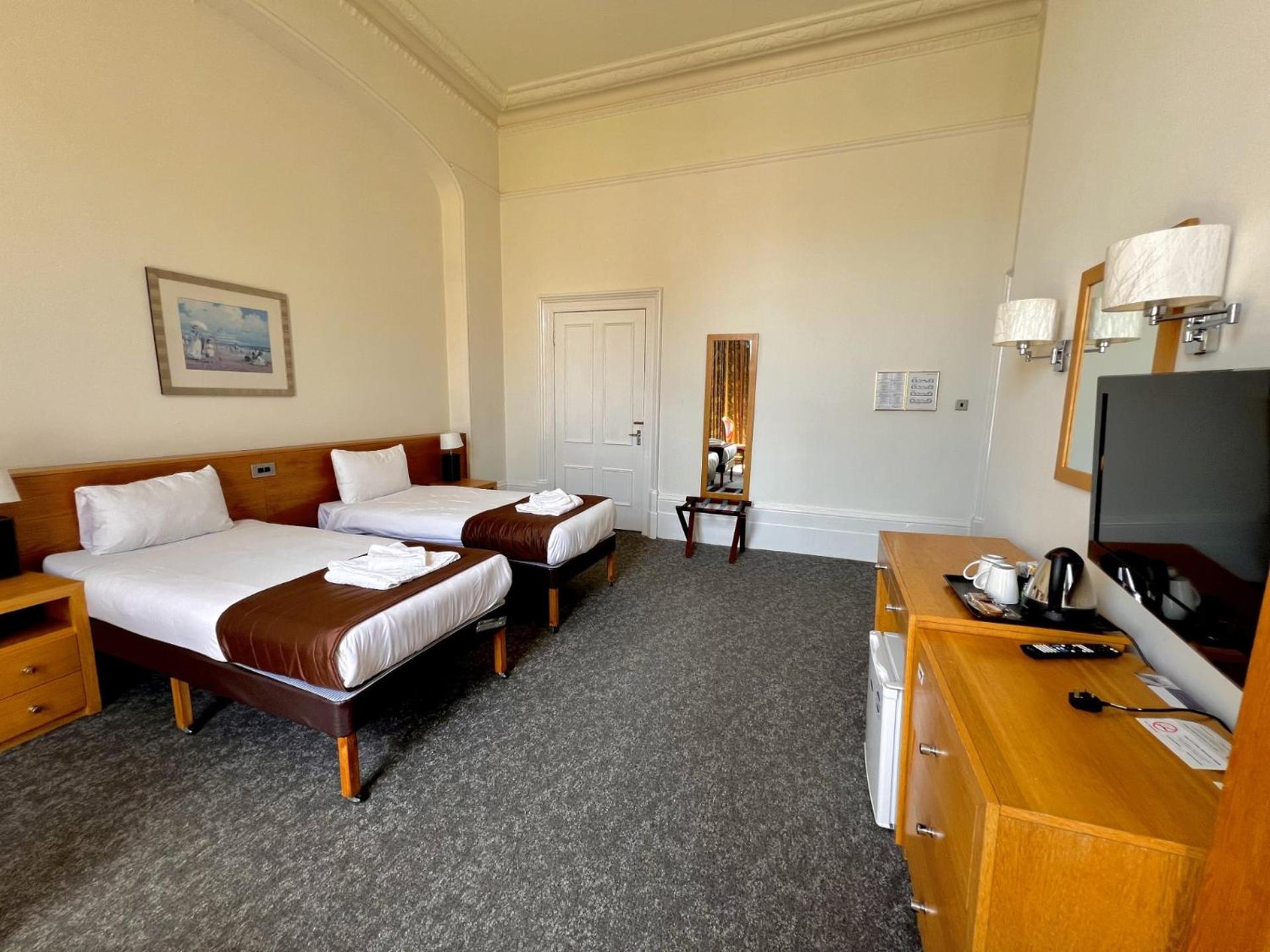 Twin Room - Photo 2