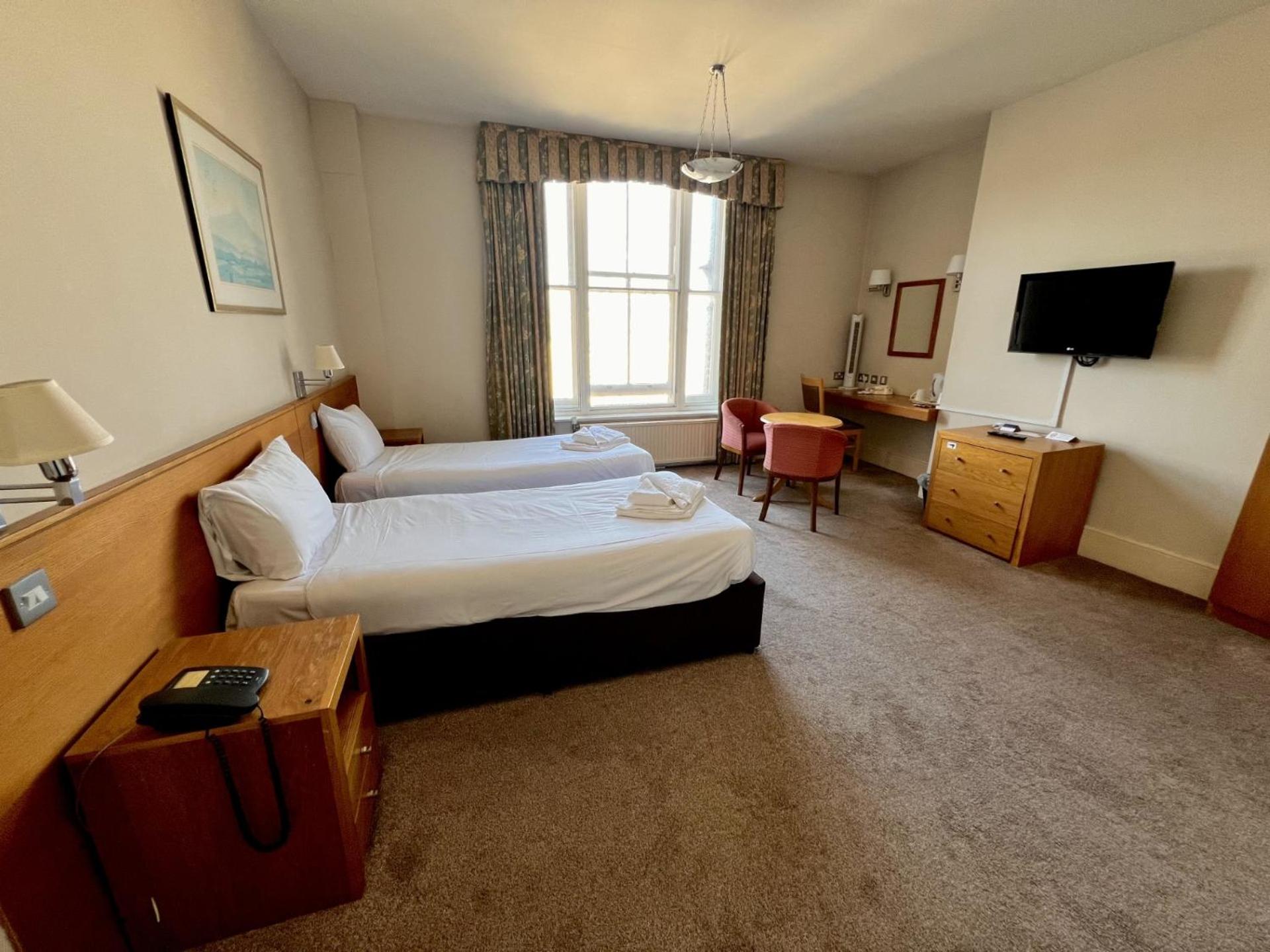 Twin Room - Photo 5