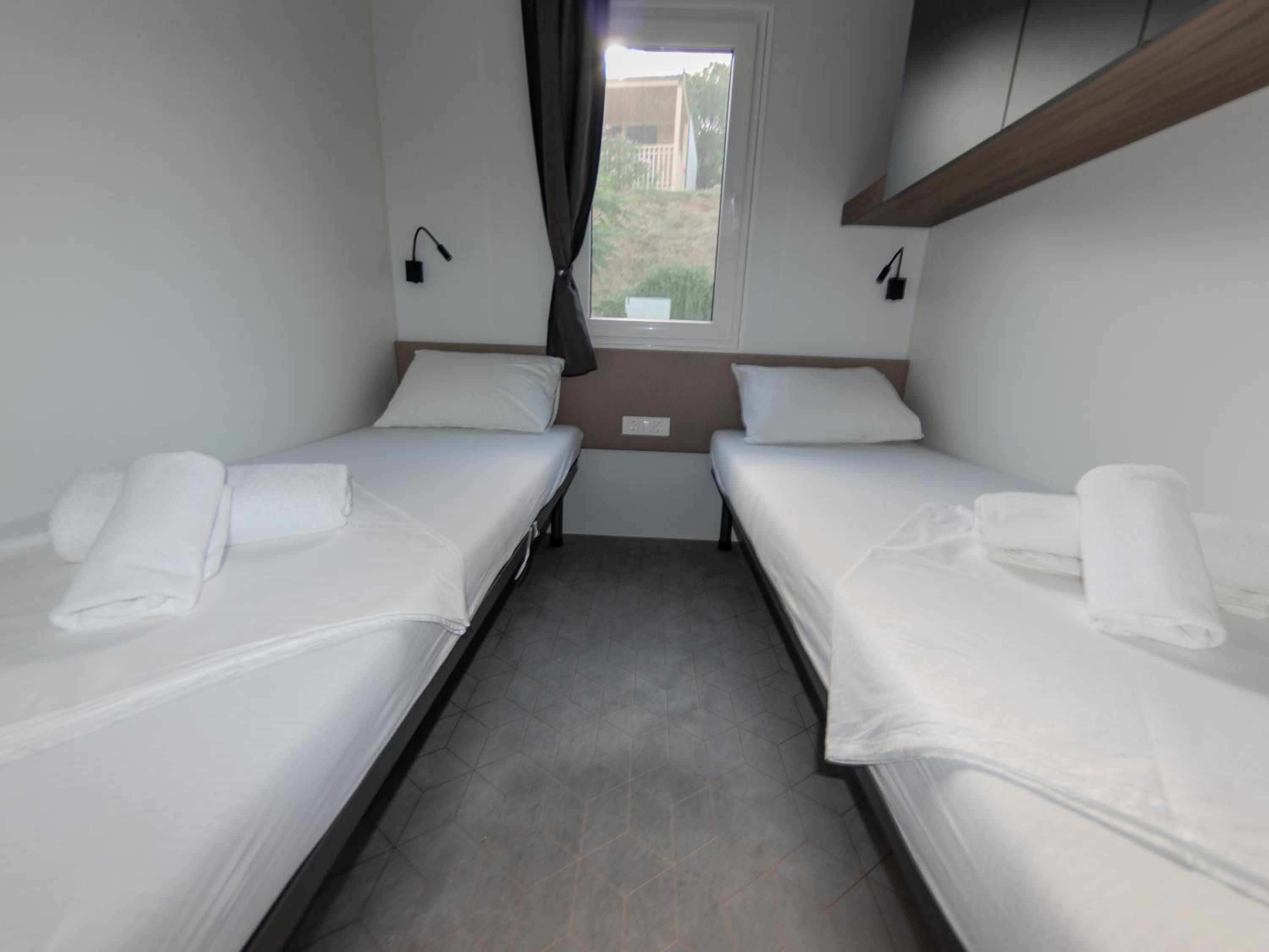 Superior Bungalow - Photo 2