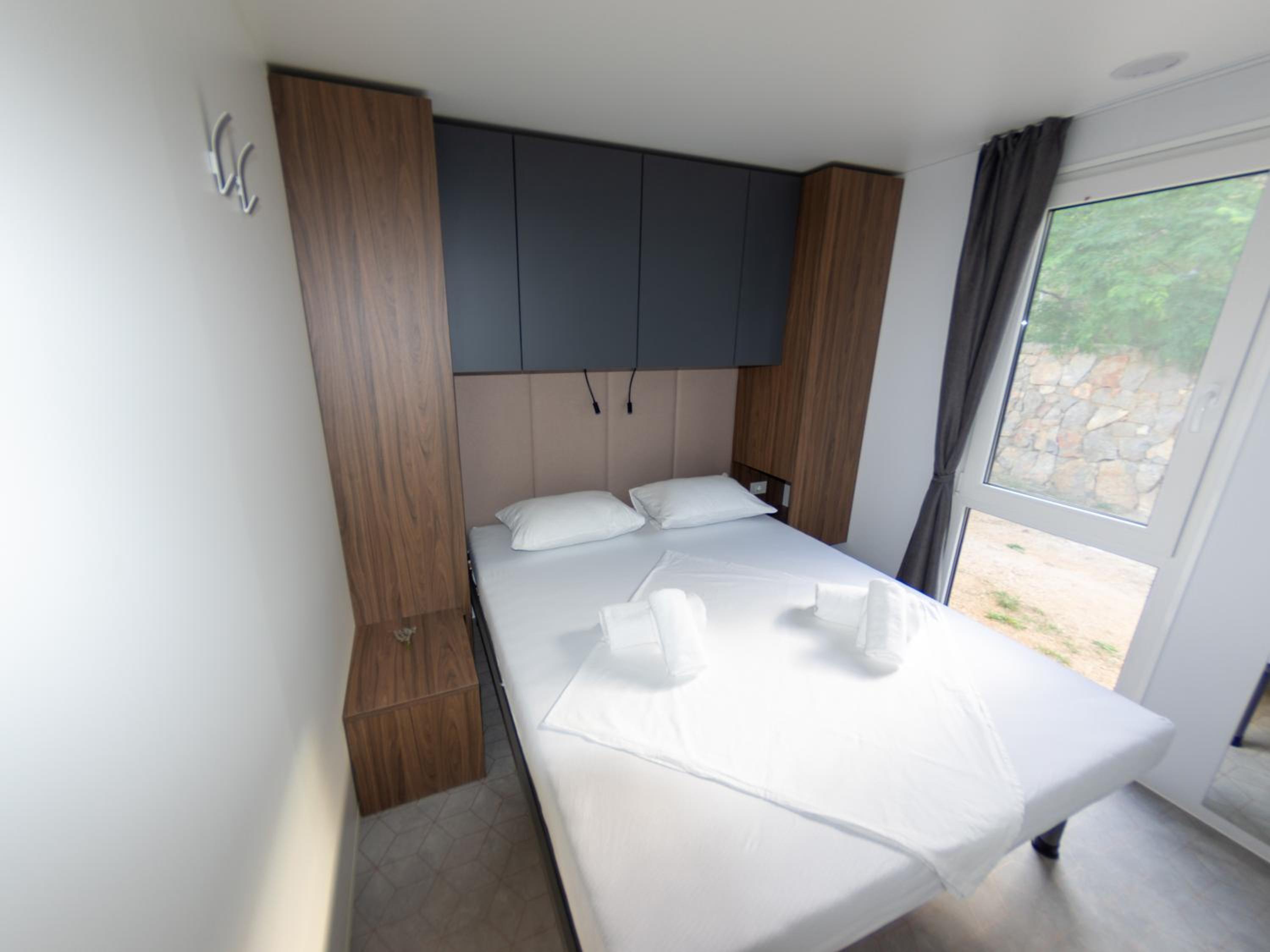 Superior Bungalow - Photo 3