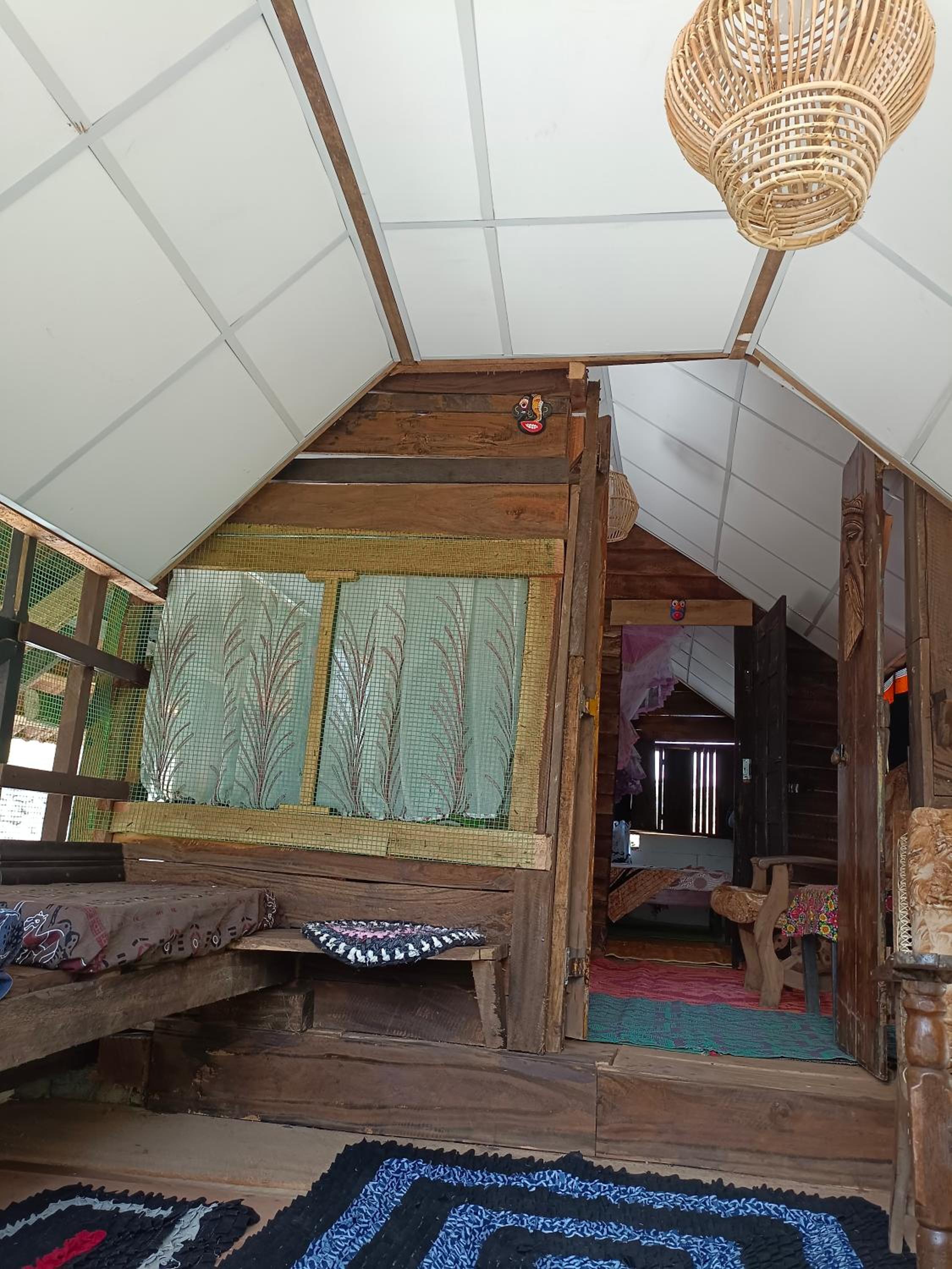 Basic Triple Room with Shared Bathroom photo 3