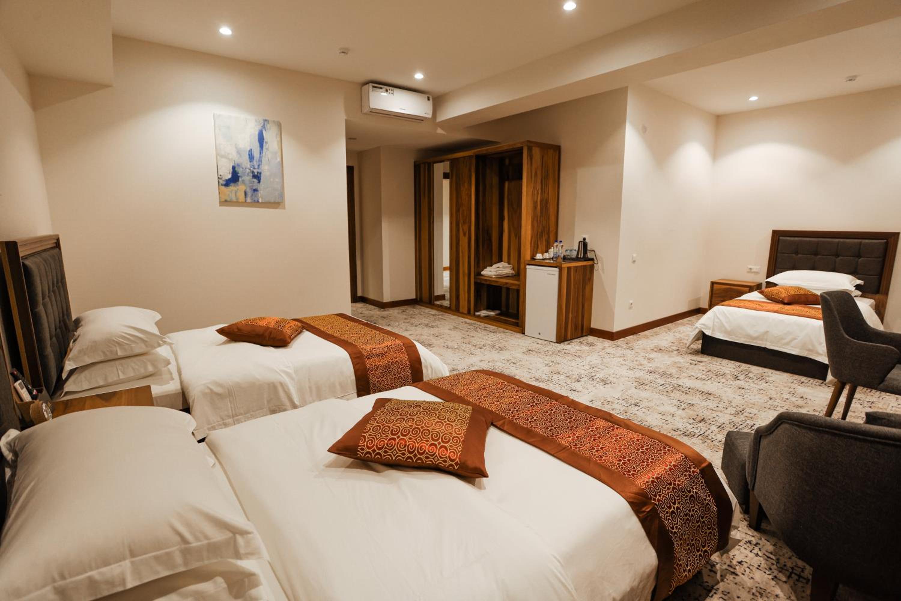 Luxury Triple Room photo 2