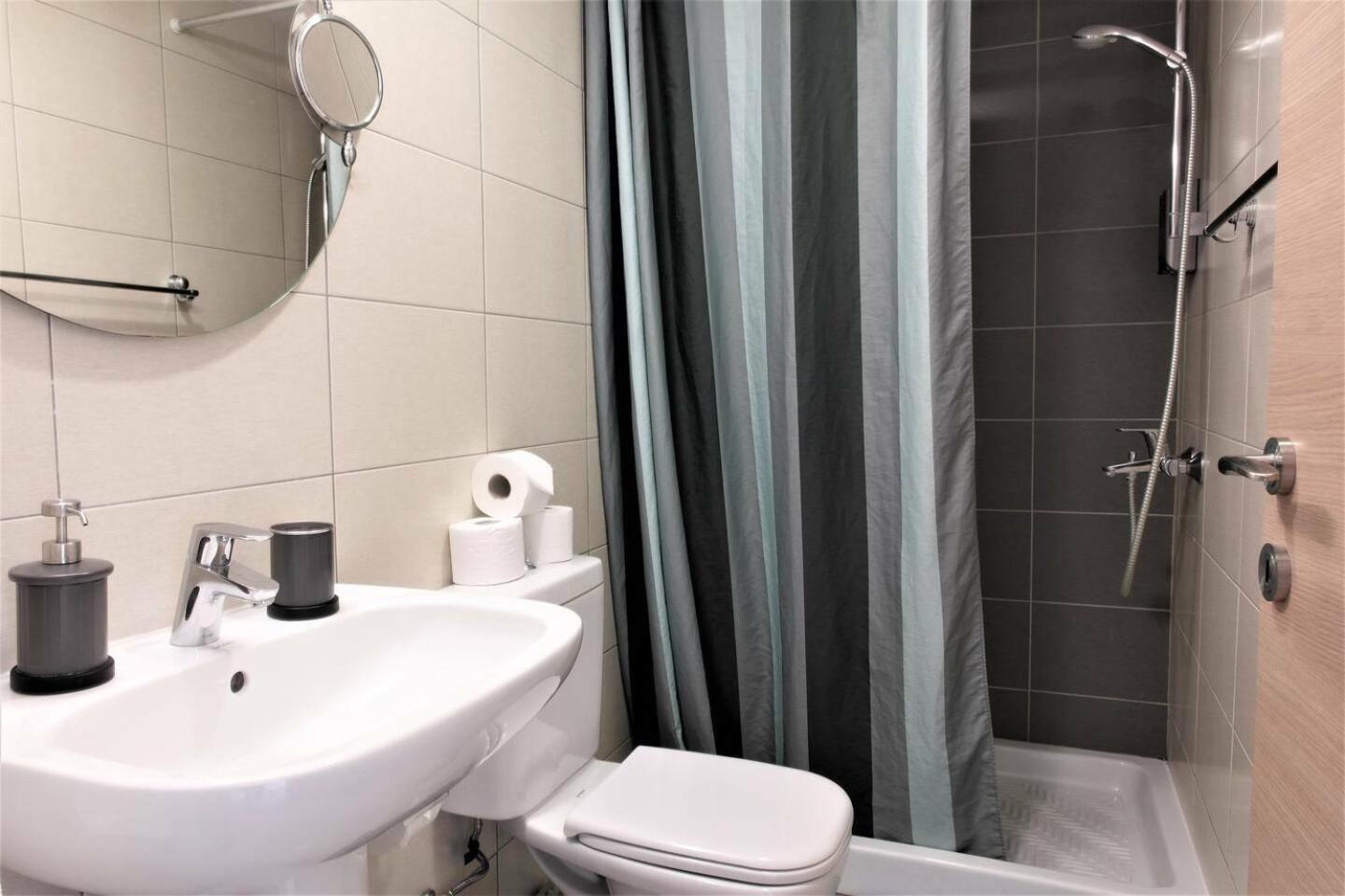 Two-Bedroom Apartment with City View photo 3