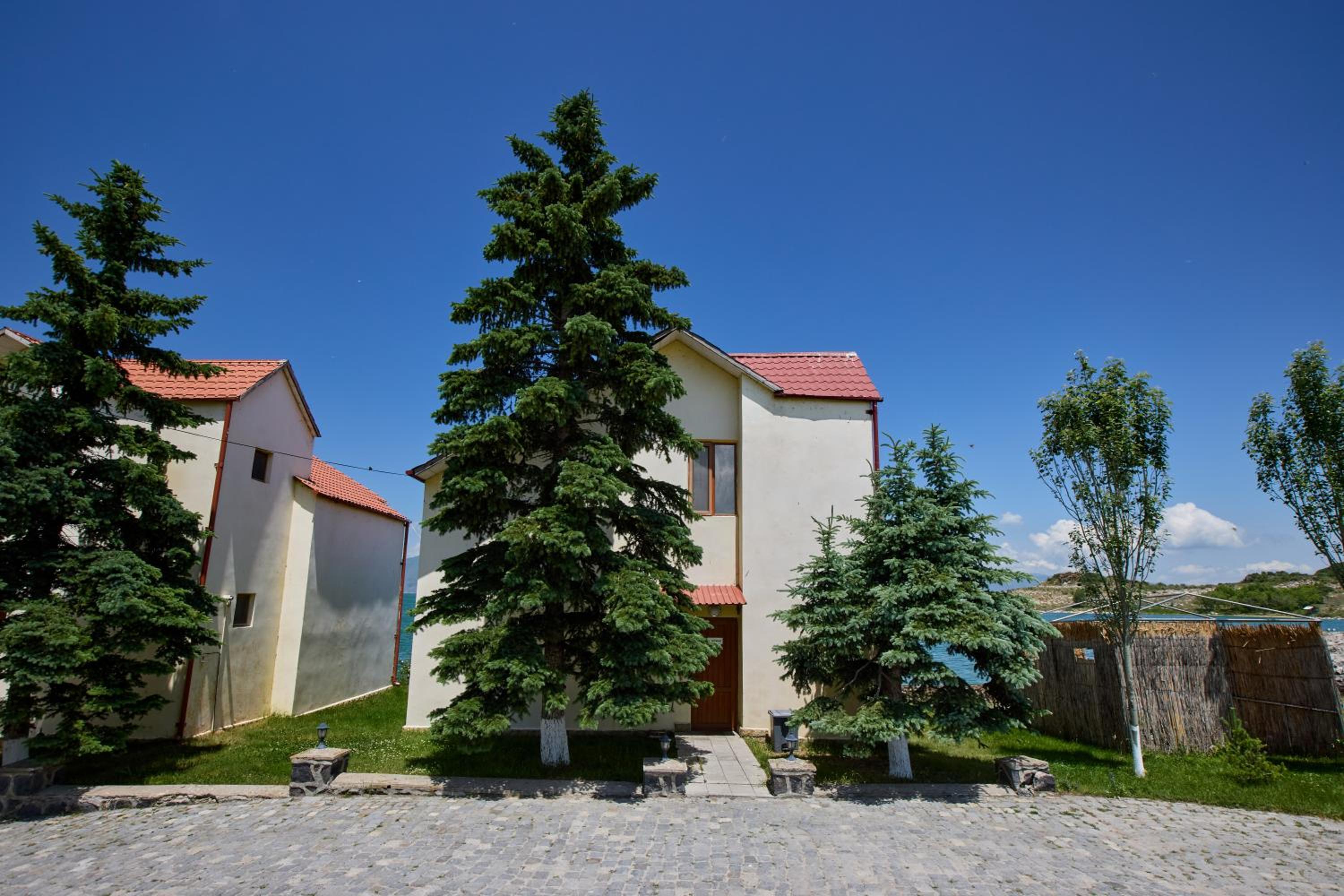 Apartment with Lake View photo 2