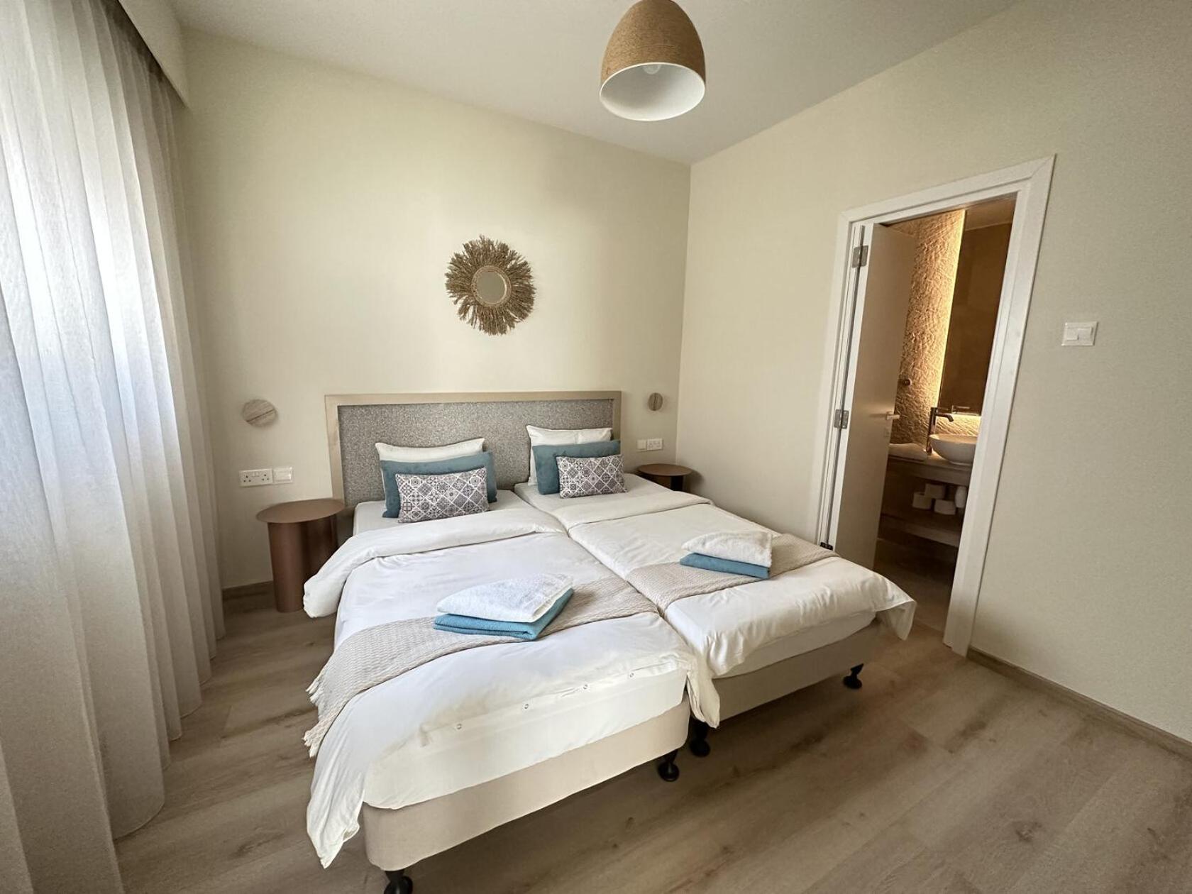 Three-Bedroom Apartment with Sea View photo 1