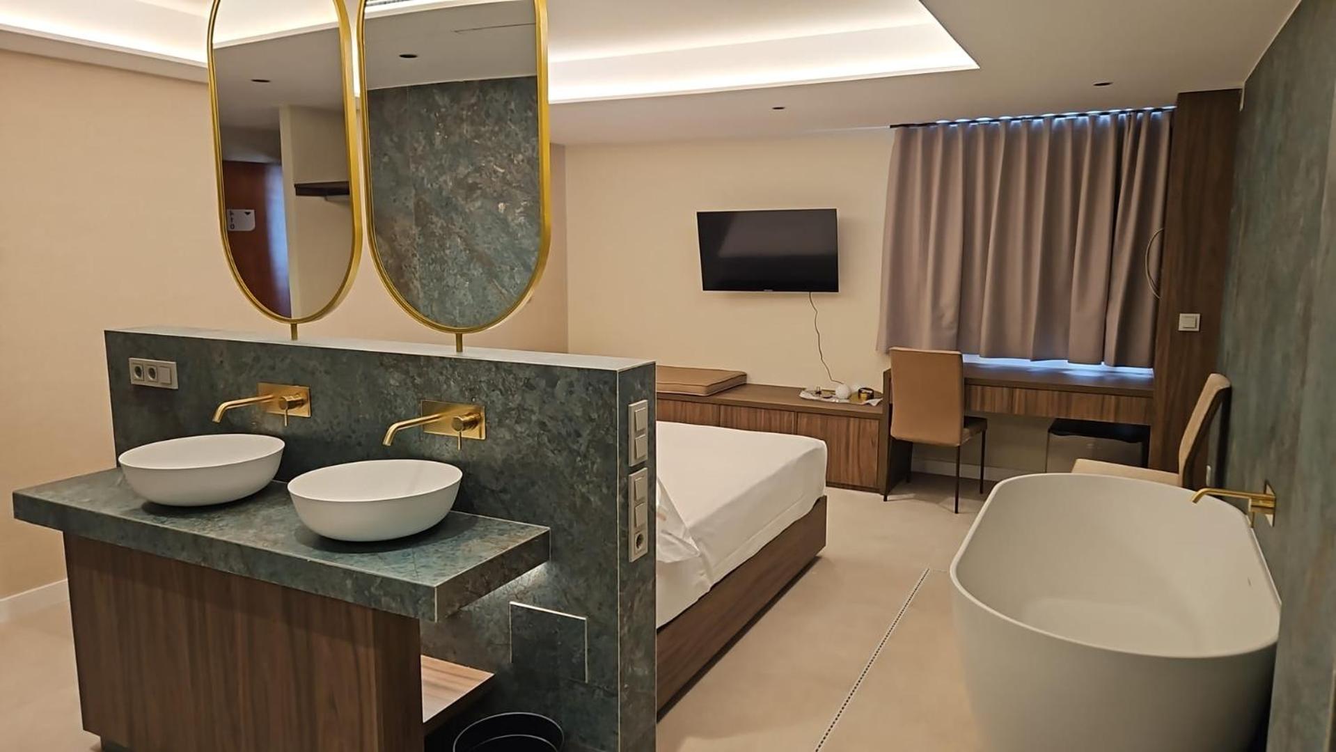 Deluxe King Suite Junior - Photo 4