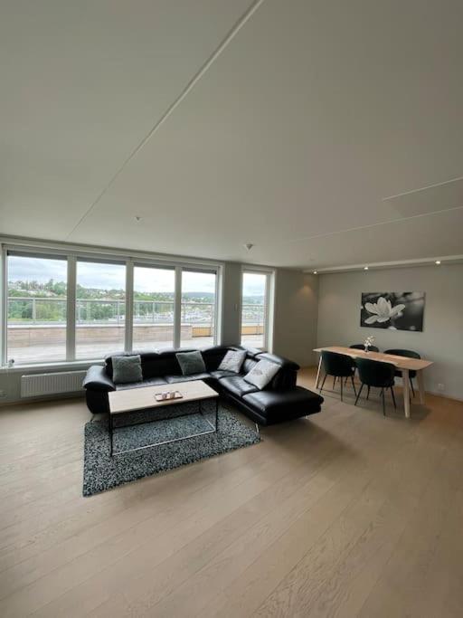 Three-Bedroom Apartment photo 1