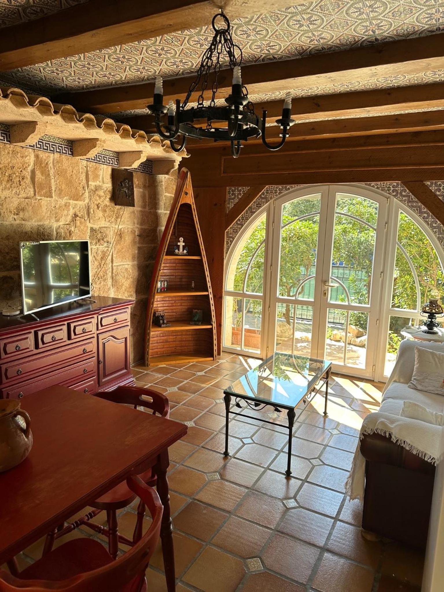 Apartamento de dos habitaciones con terraza y vista al mar