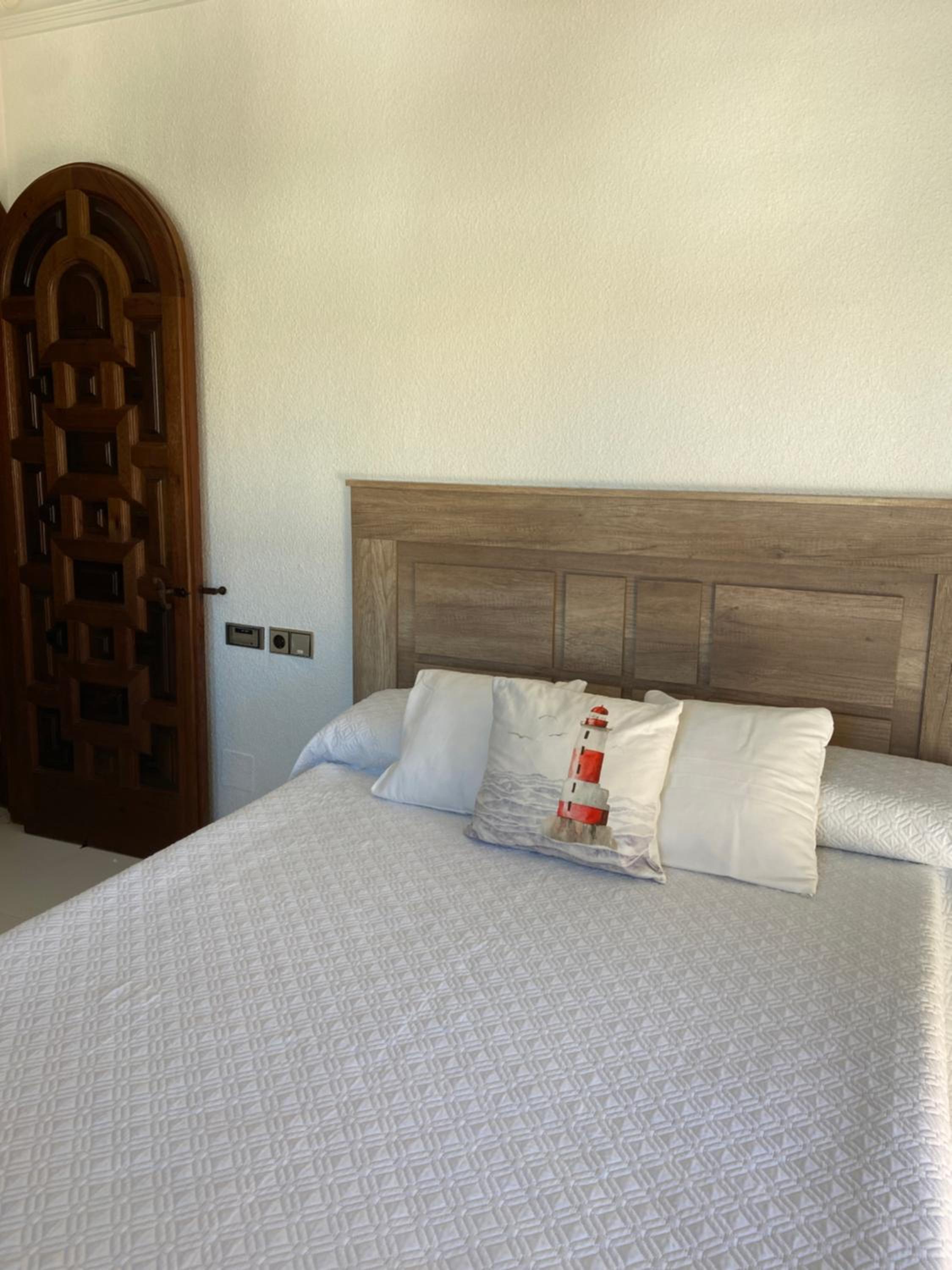 Apartamento de dos habitaciones con terraza y vista al mar