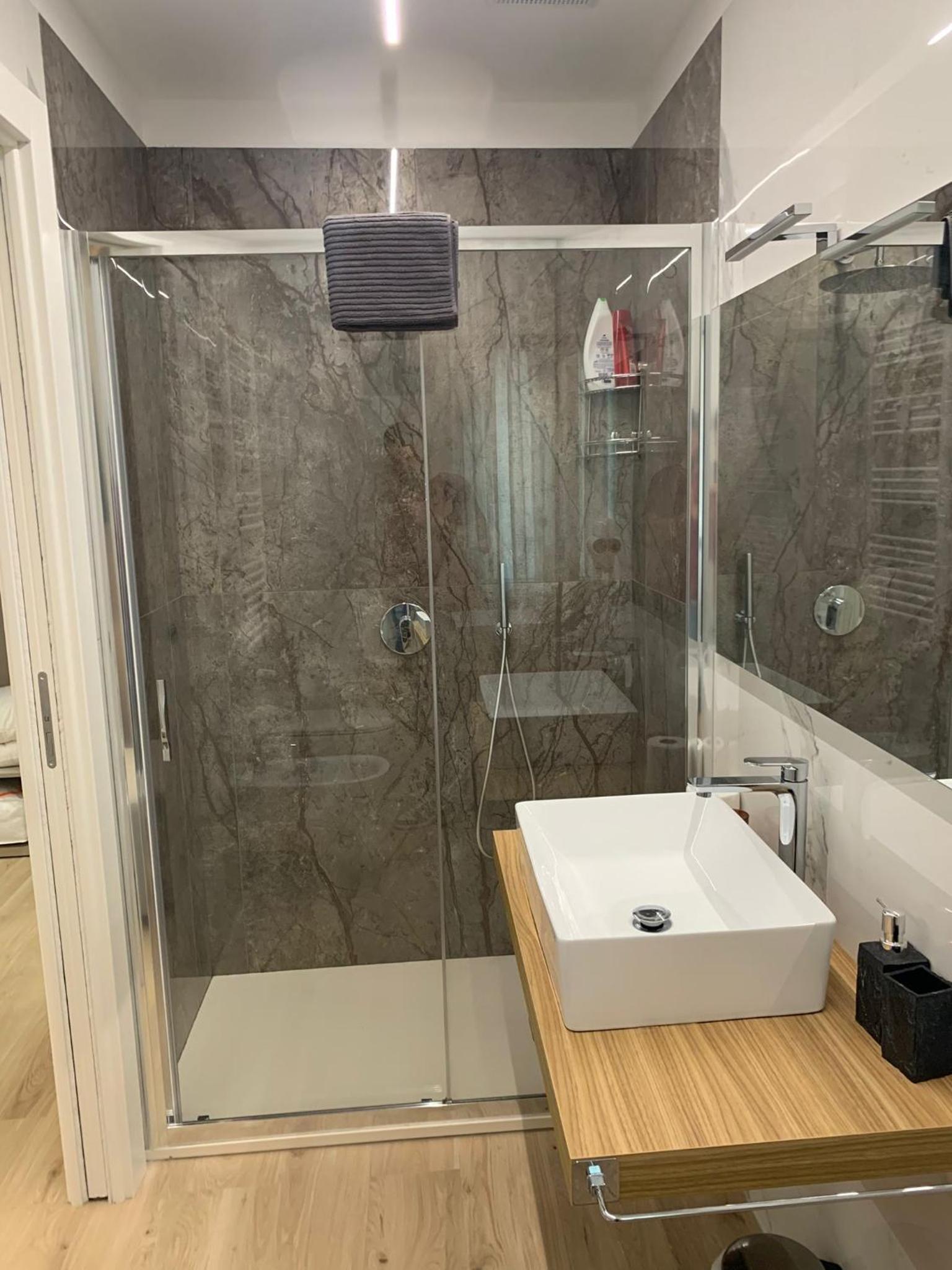Double or Twin Room with Private Bathroom photo 2
