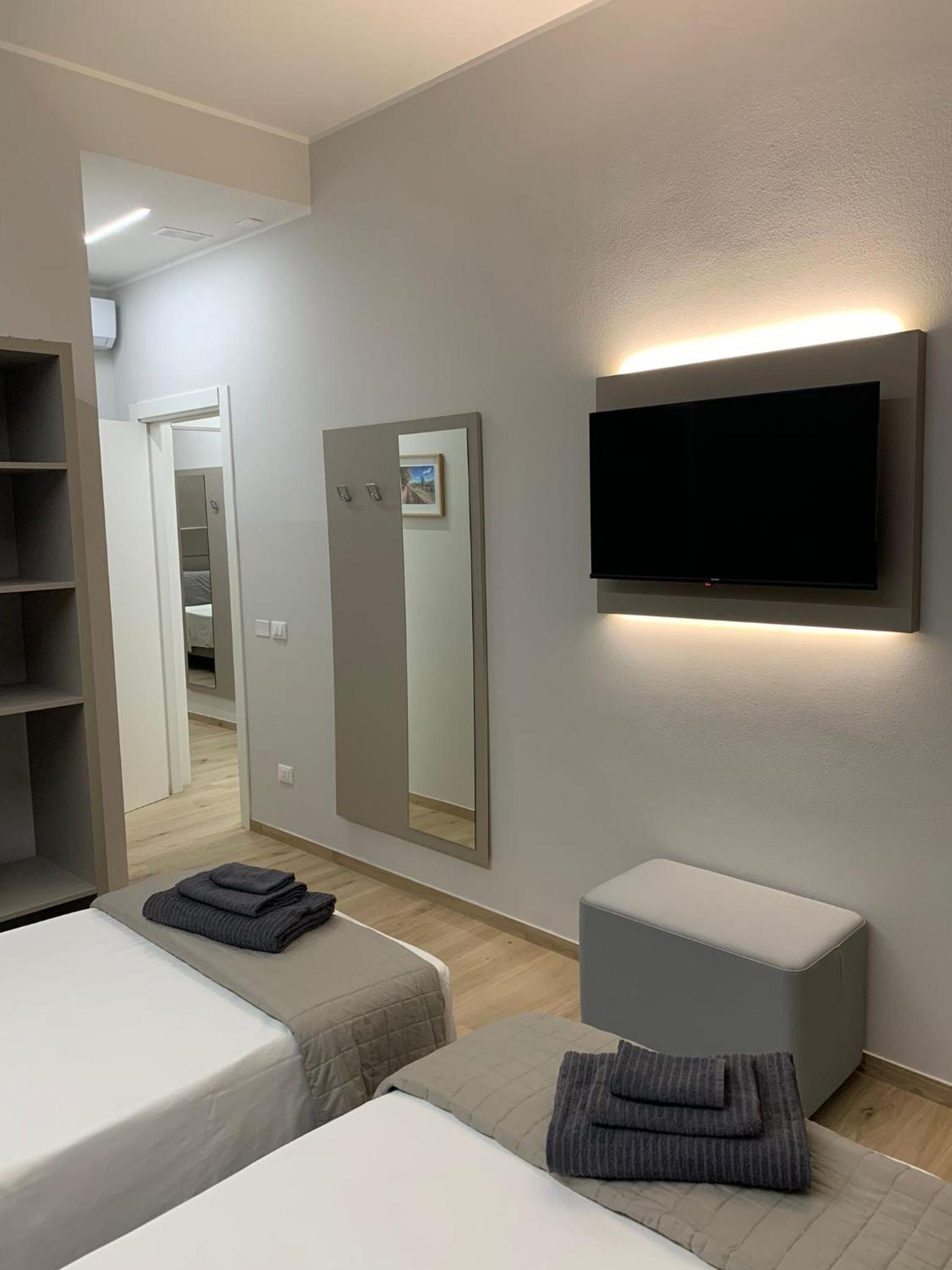 Double or Twin Room with Private Bathroom photo 2