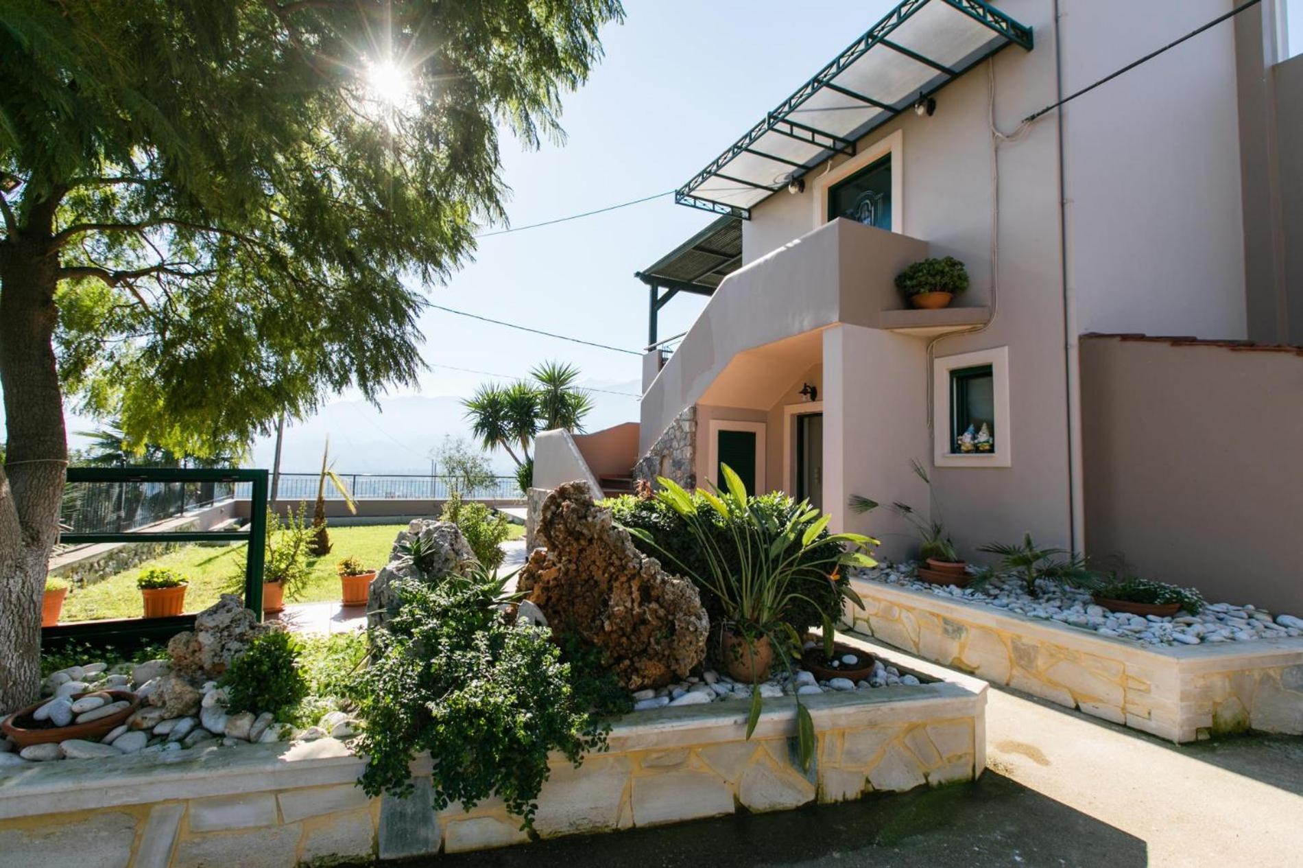 Three-Bedroom Villa photo 2