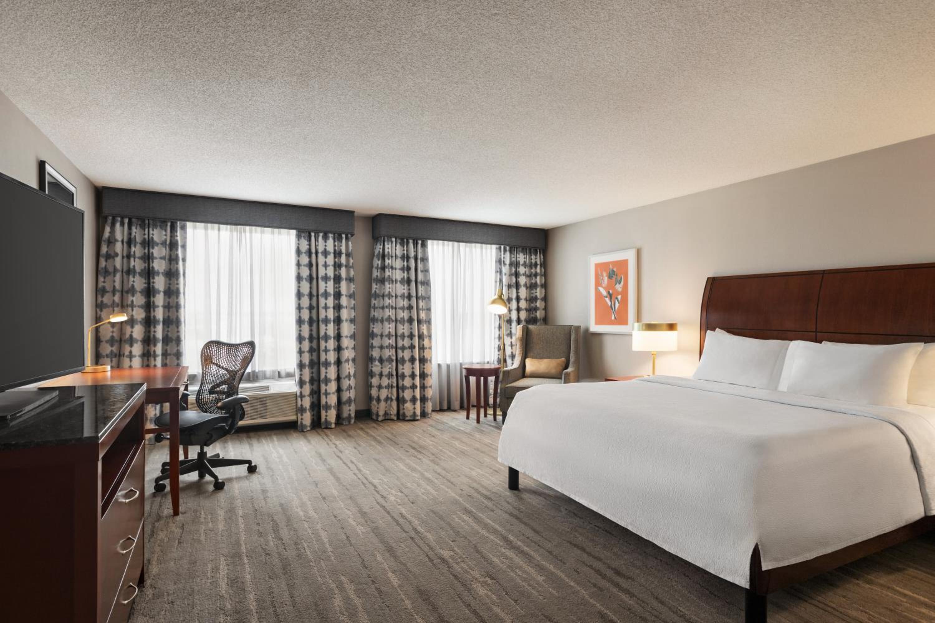 King Room with Roll-In Shower - Mobility/Hearing Accessible - Photo 6