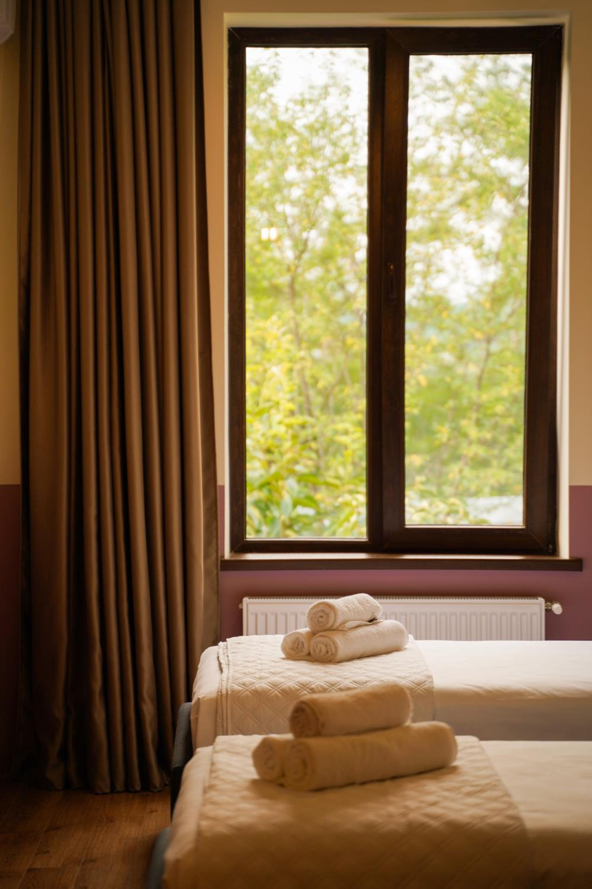 Twin Room with Private Bathroom photo 3