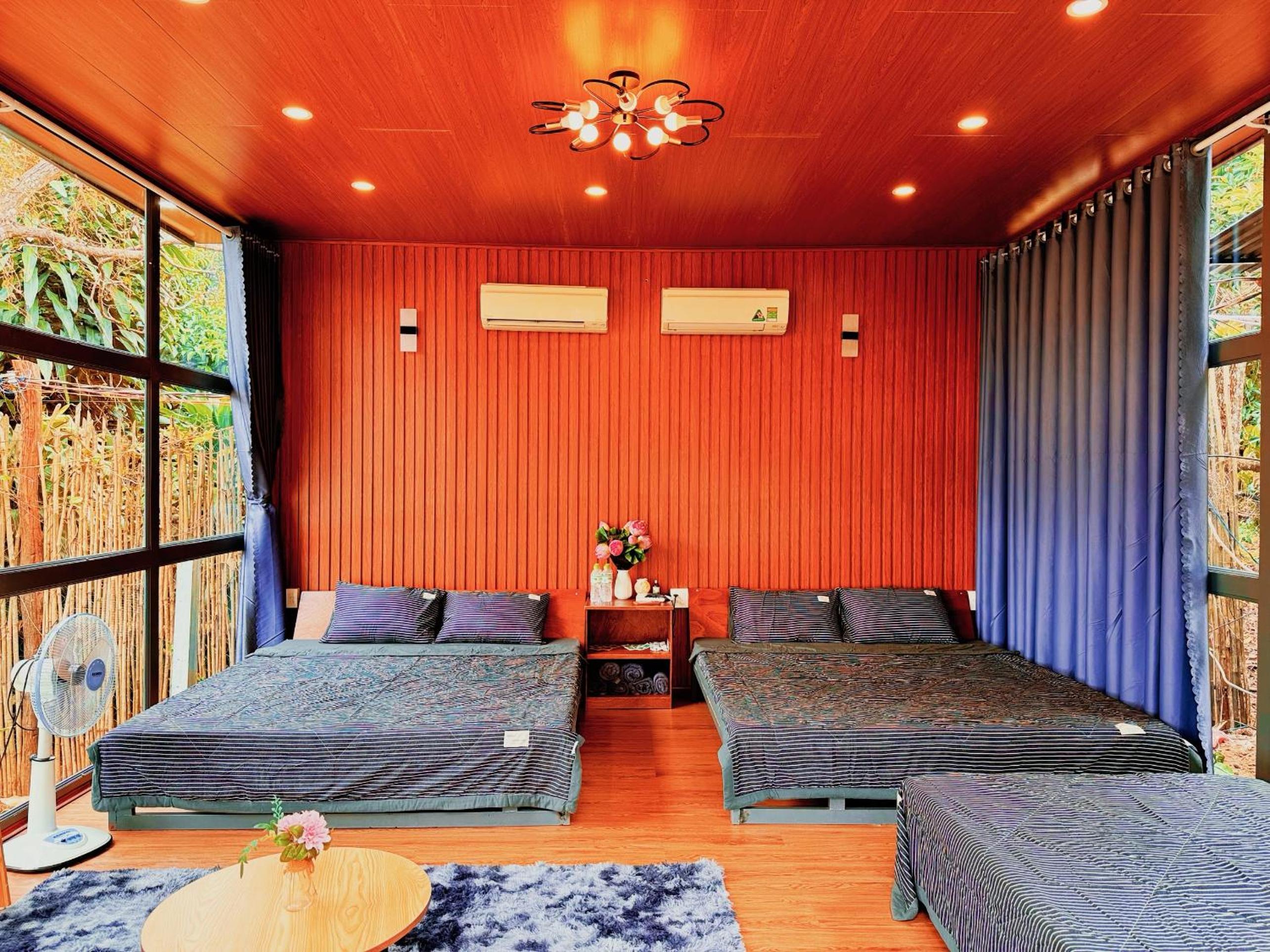 Family Room With Lake View photo 1