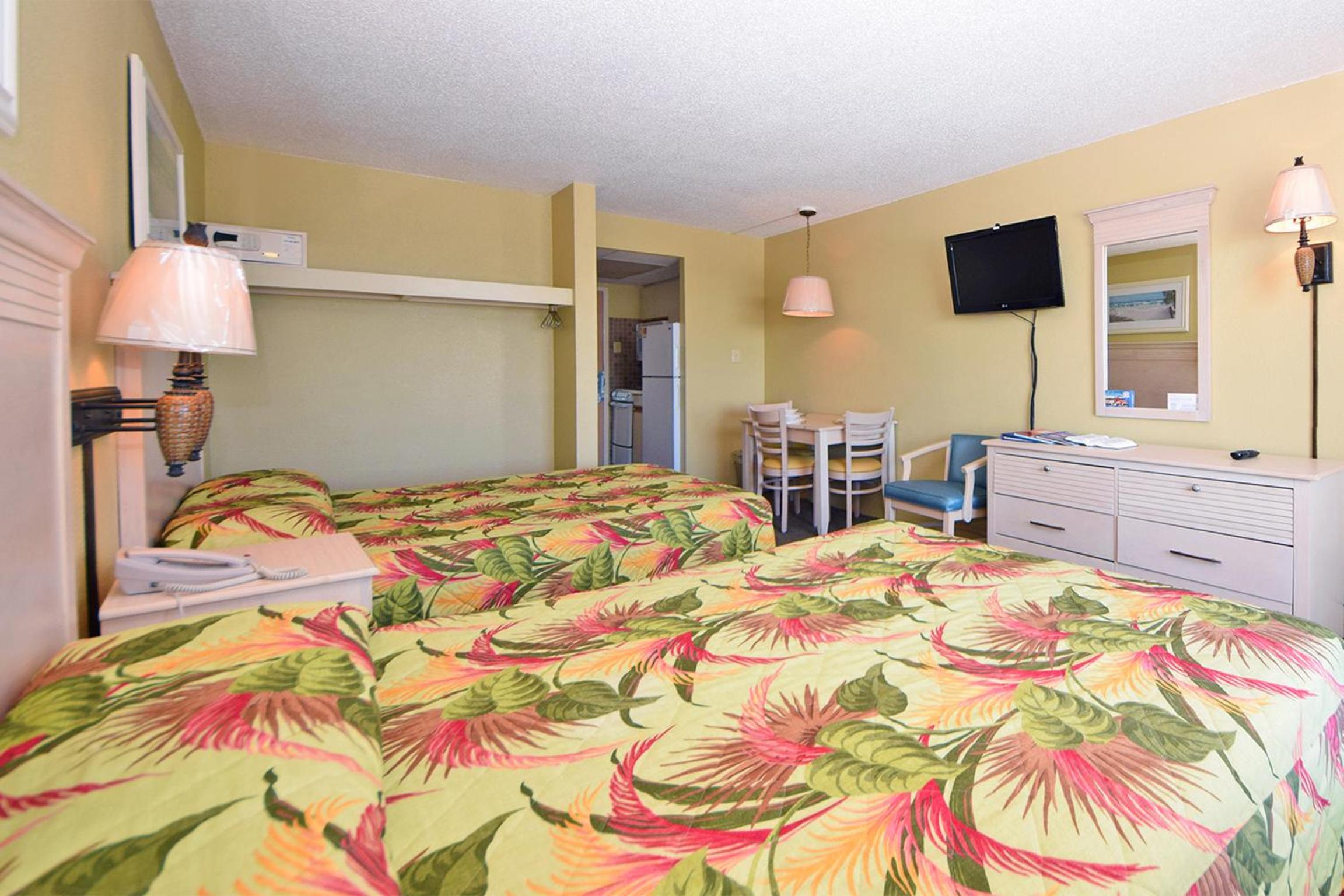 1 Bedroom Oceanfront Efficiency with 2 Queen Beds - B1