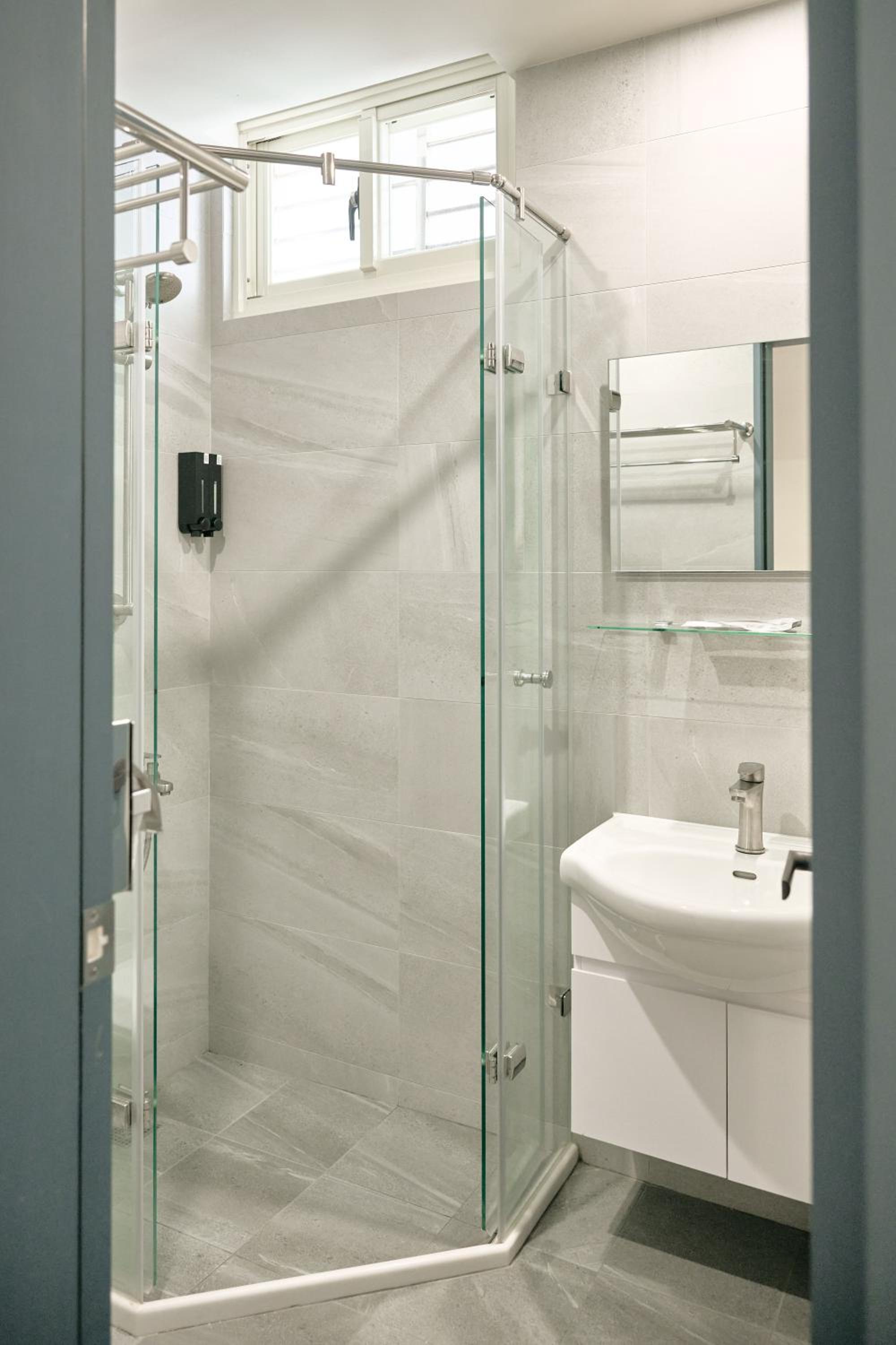 Double Room with Private Bathroom - Photo 4