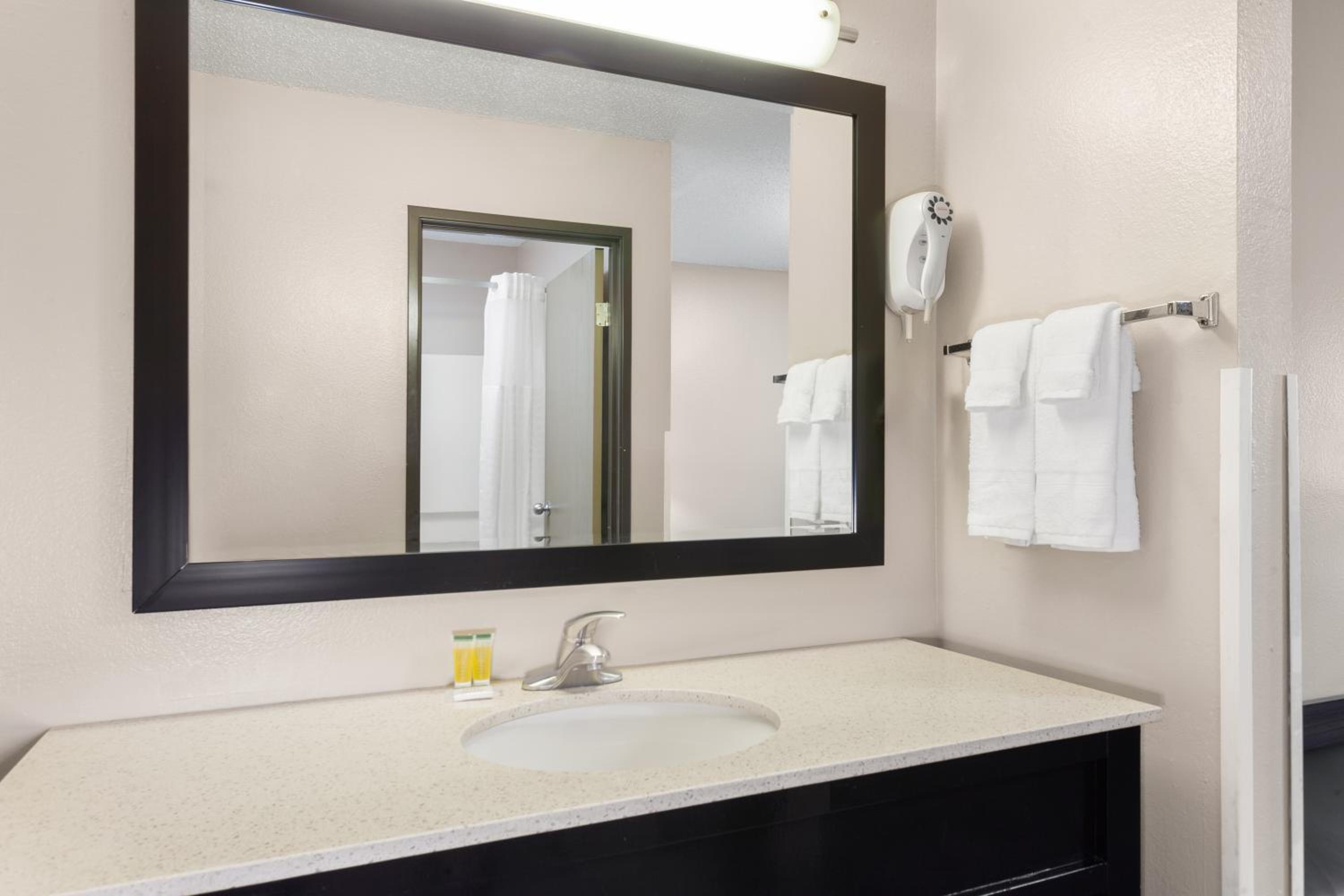 King Studio Suite - Non-Smoking - Photo 2