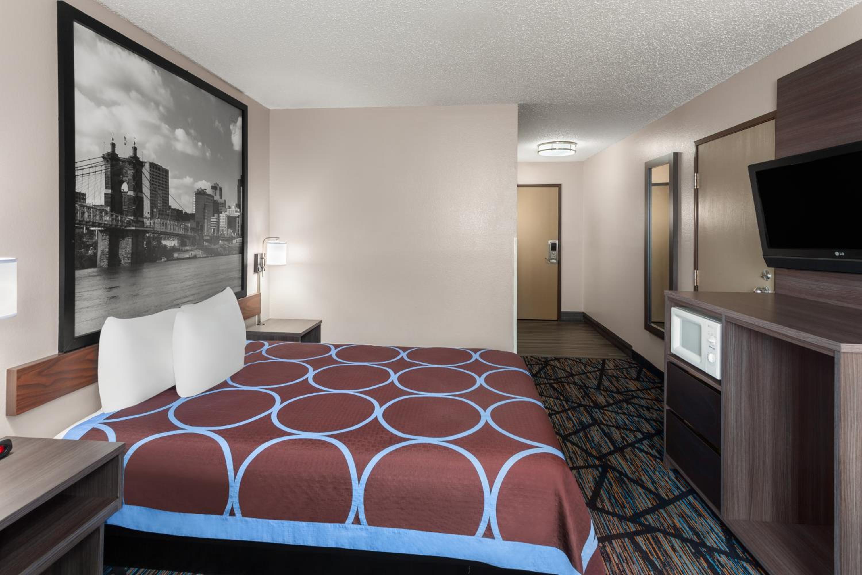 Queen Room - Mobility Access/Non-Smoking photo 3