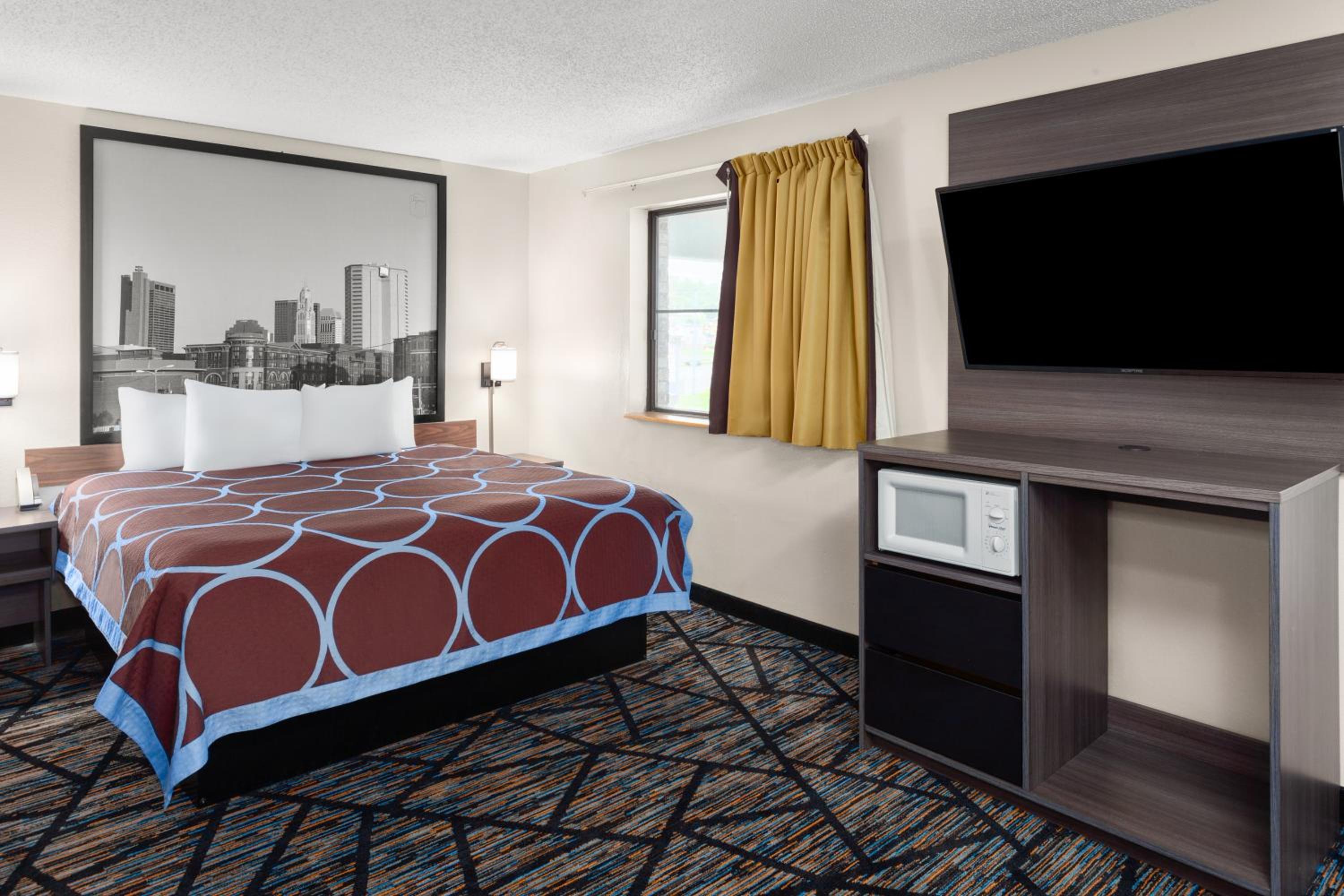 King Suite with Jetted Tub, Non-Smoking - Photo 4