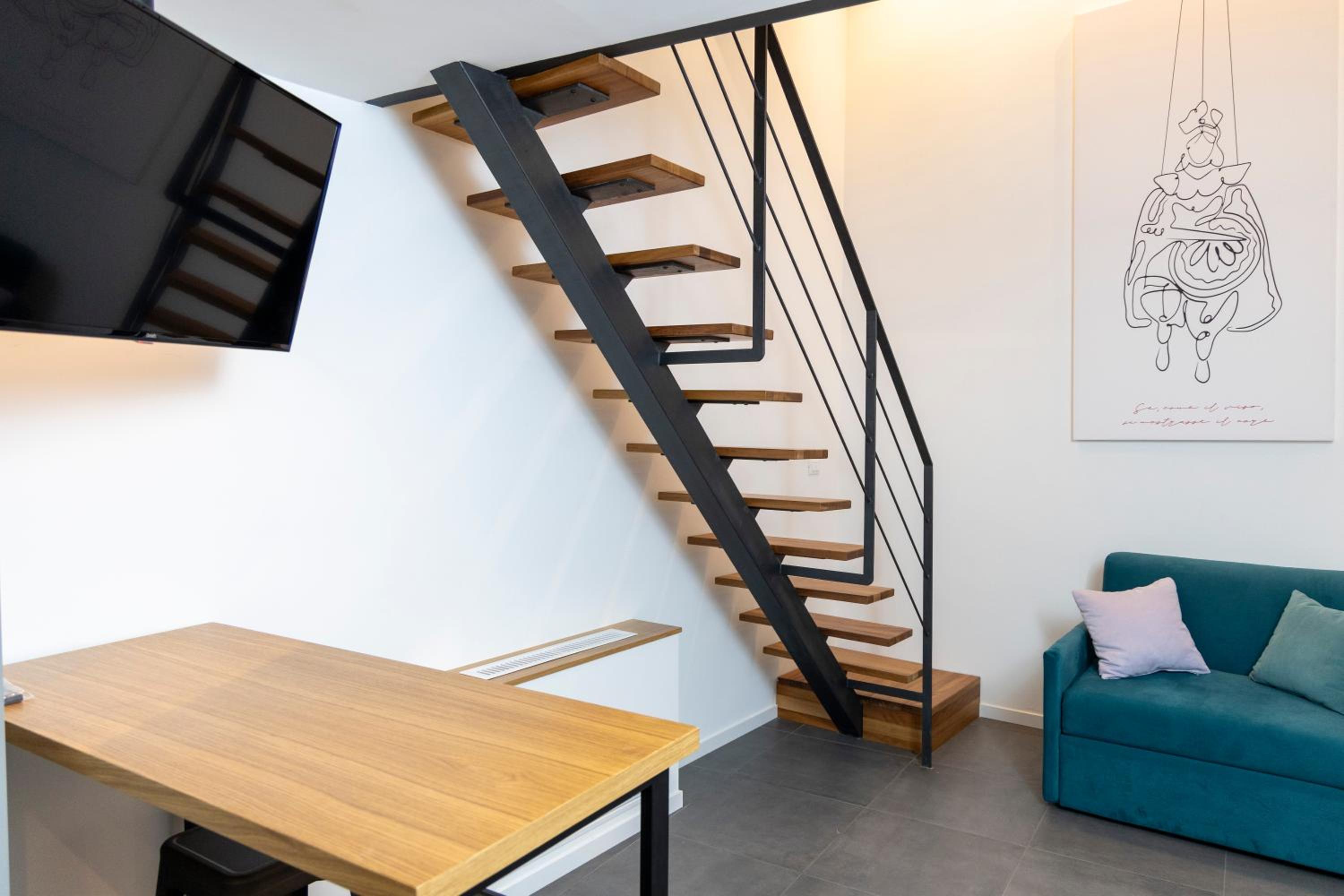 One-Bedroom Loft Apartment with Balcony photo 3