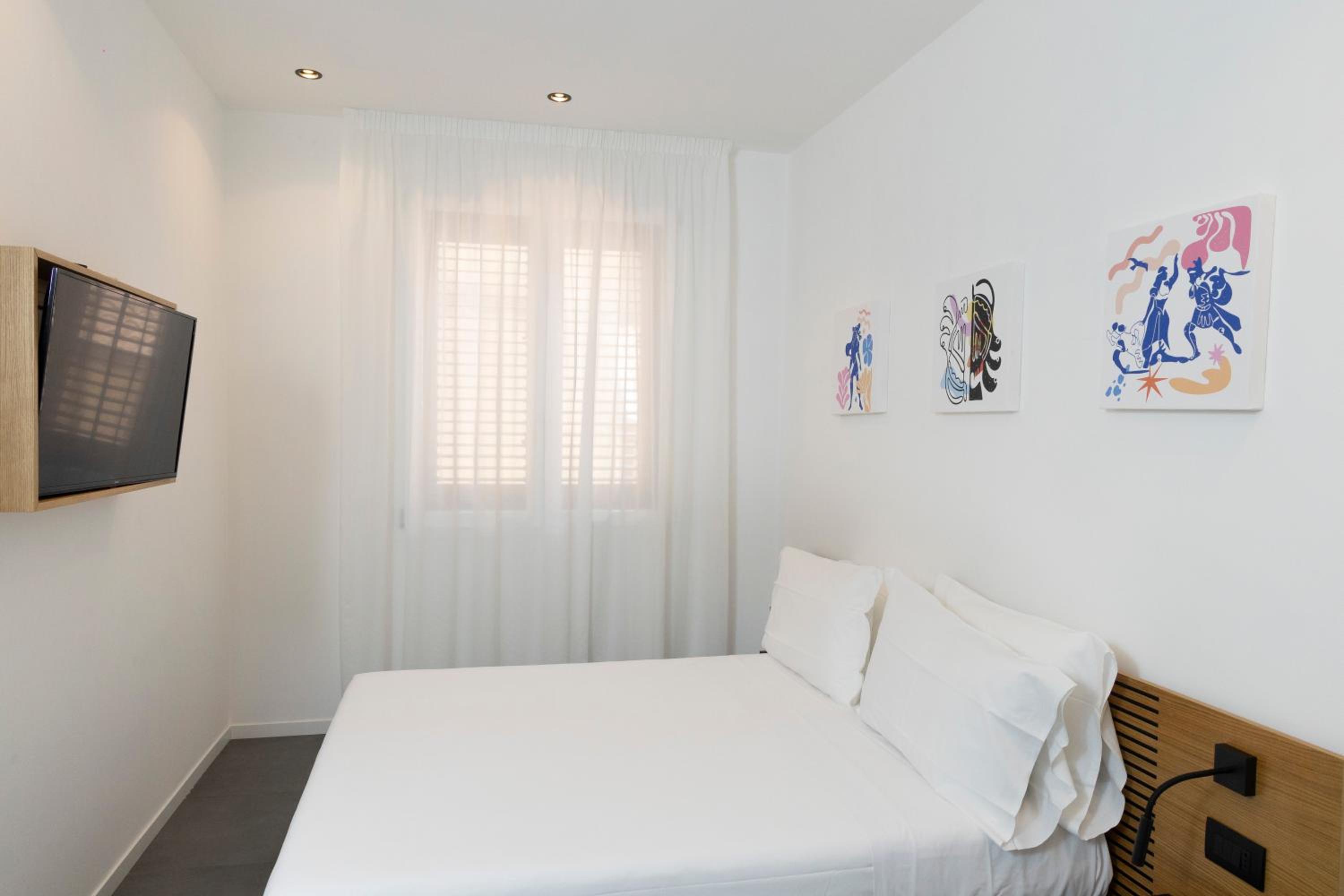 One-Bedroom Loft Apartment with Balcony photo 2