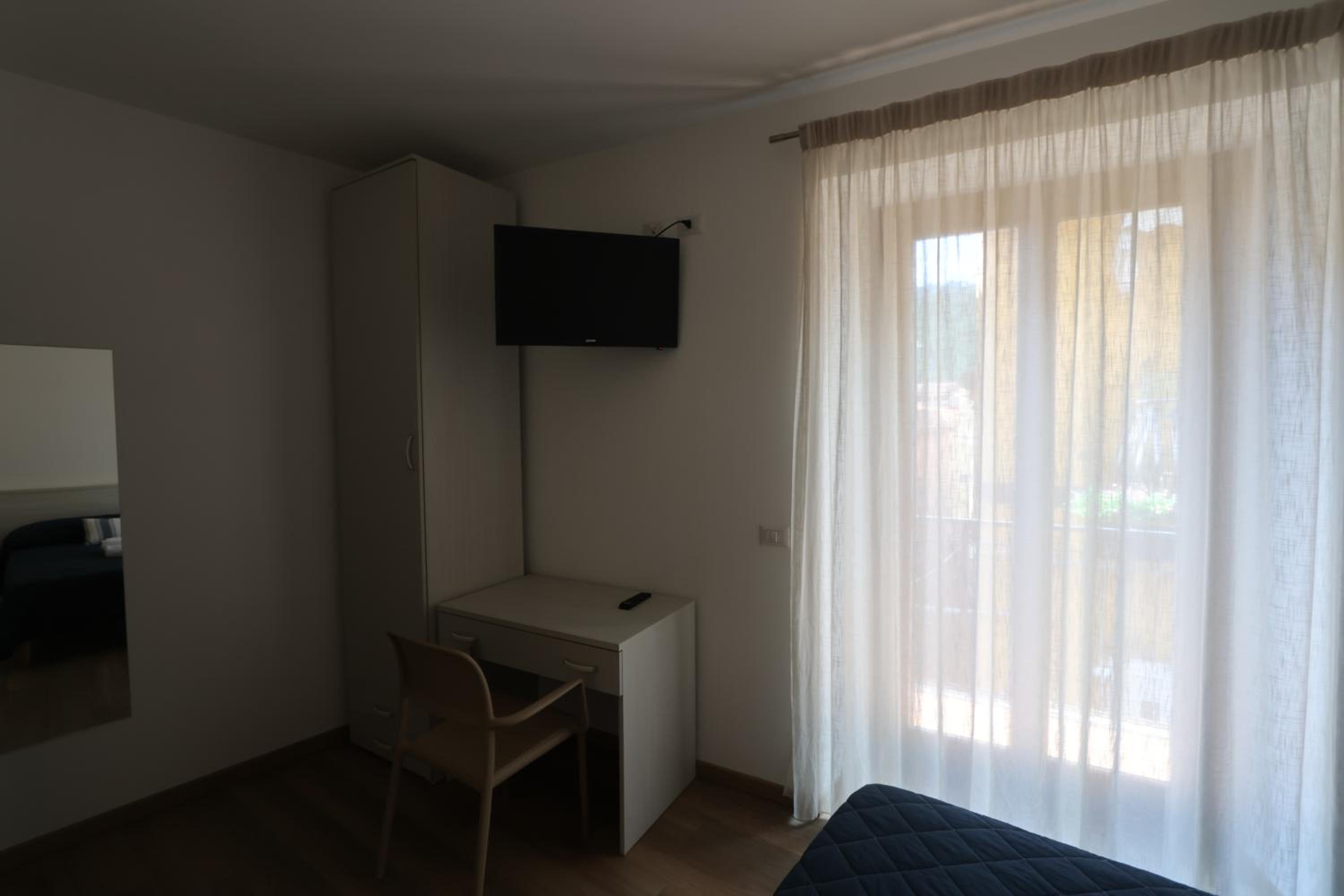 Single Room with Private Bathroom photo 1