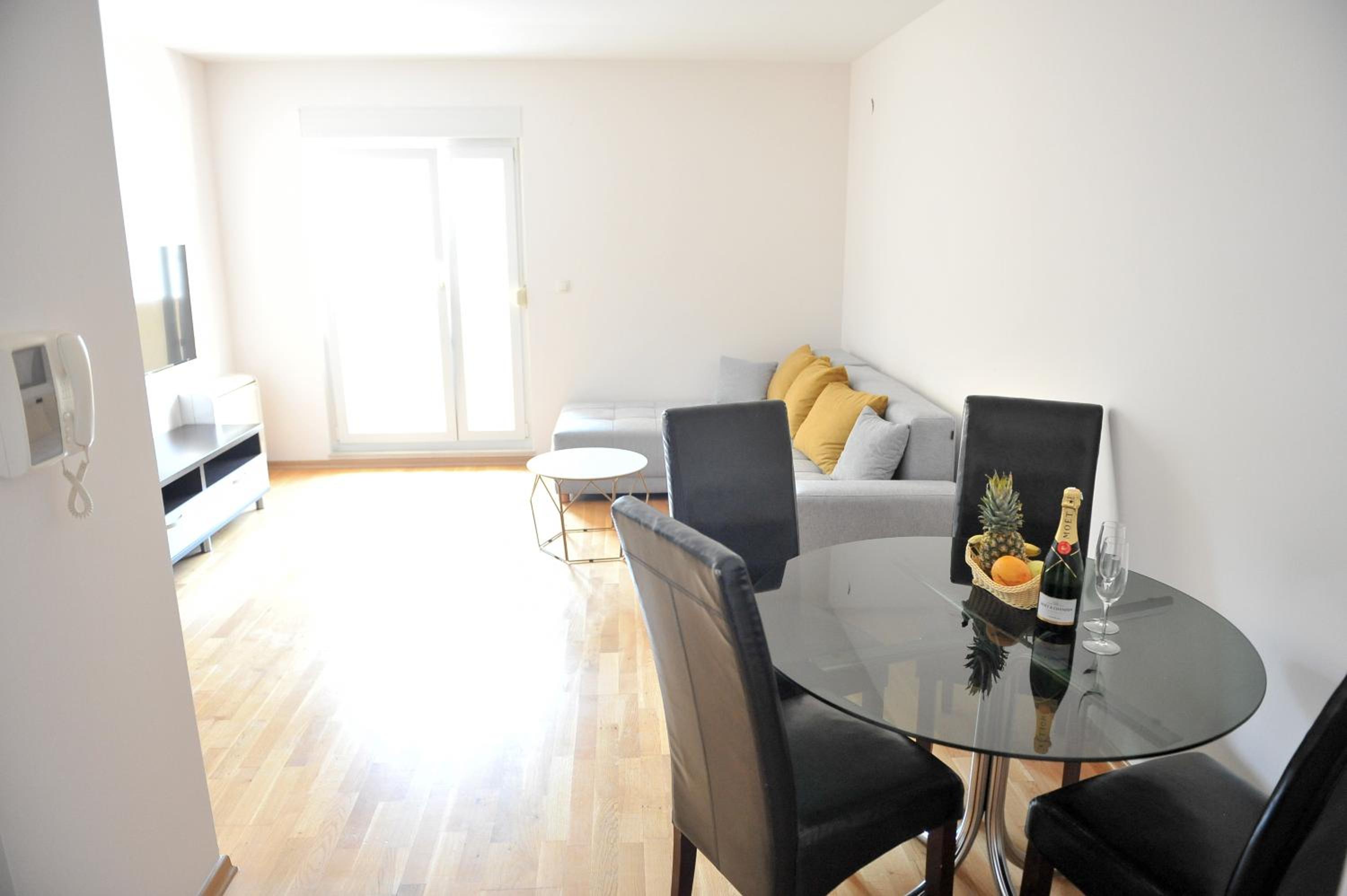One-Bedroom Premium Apartment photo 1