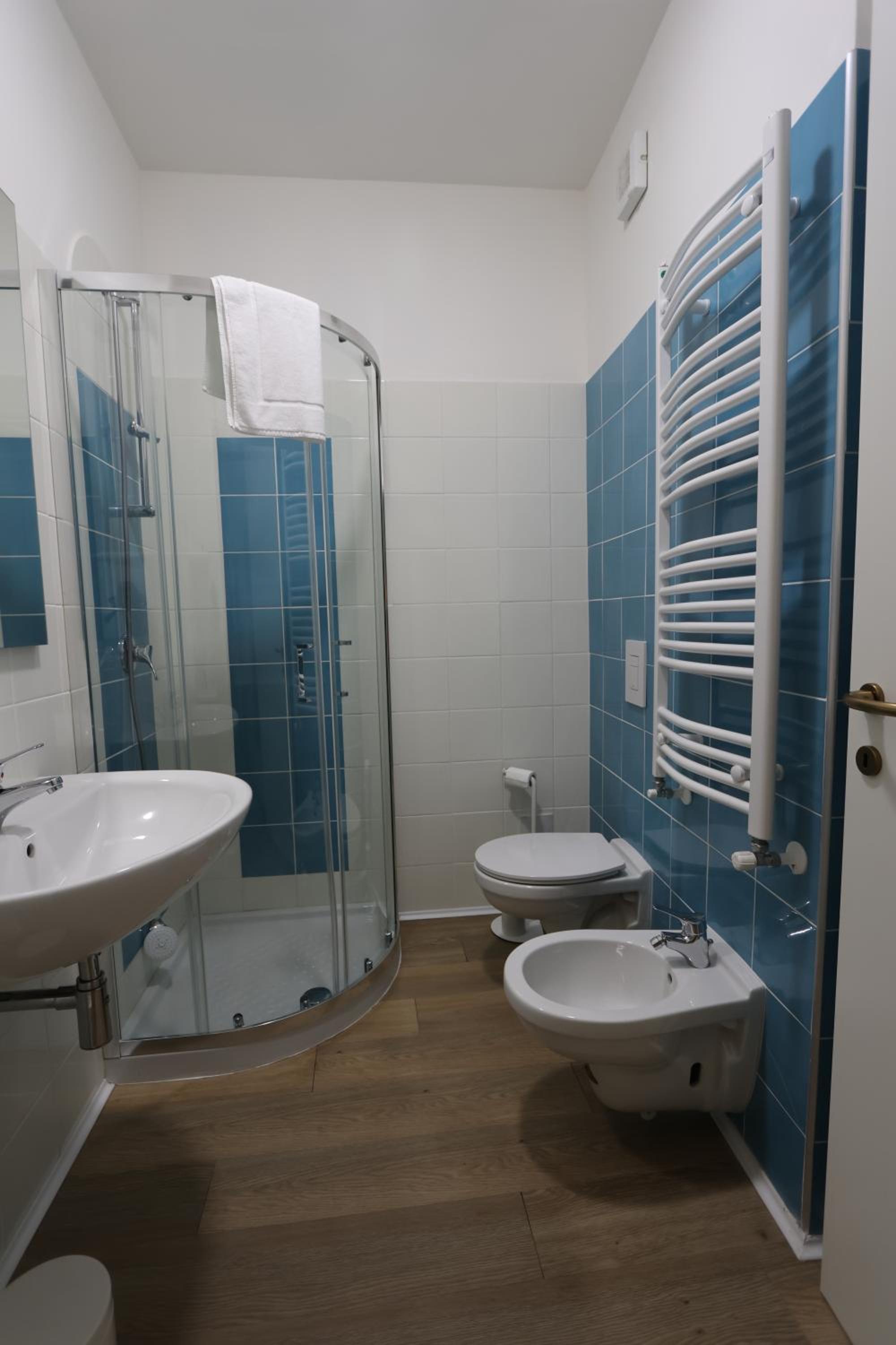 Single Room with Private Bathroom photo 2