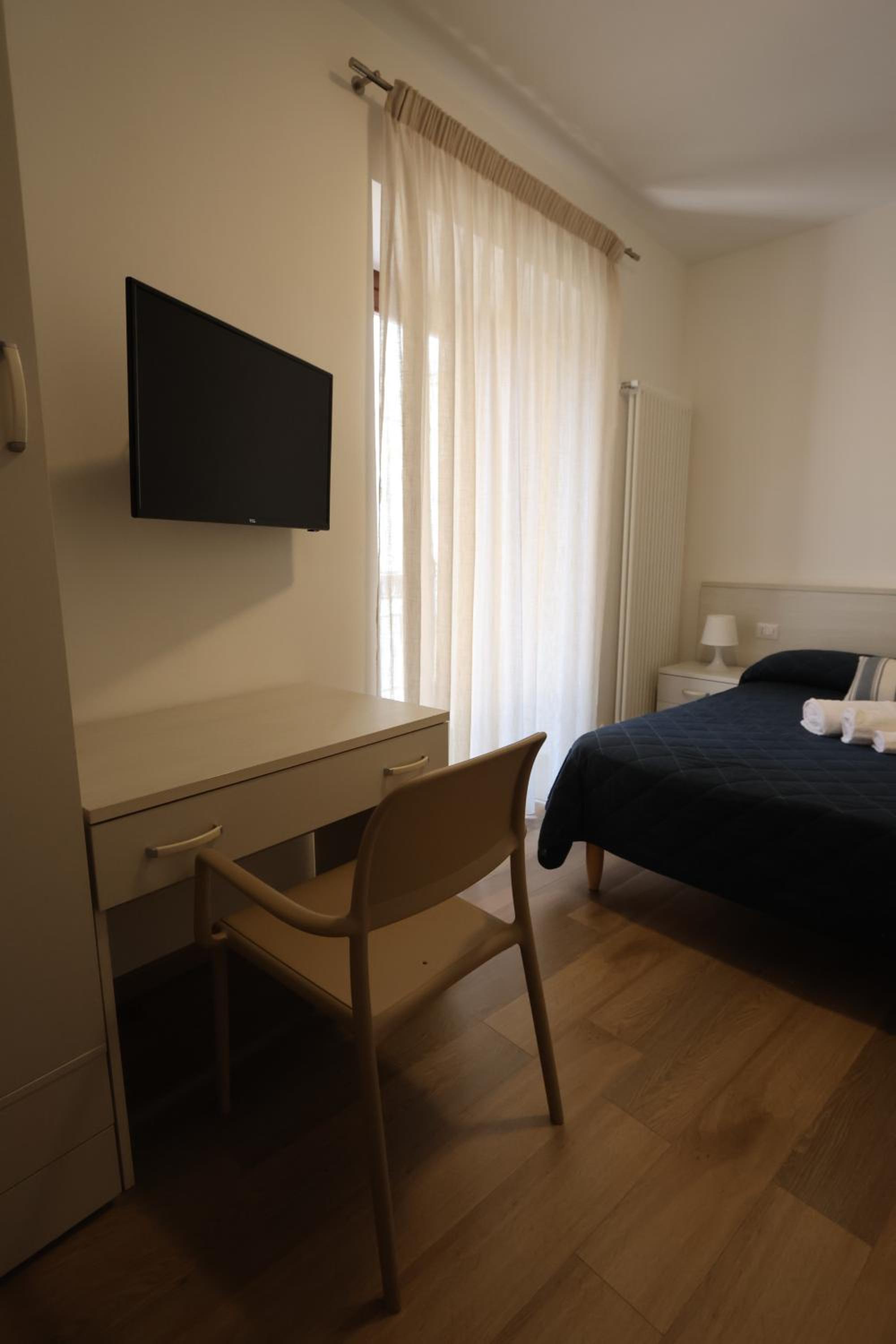 Single Room with Private Bathroom photo 3